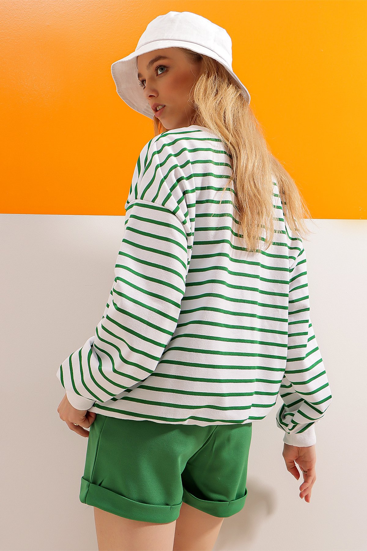 Bisiklet Yaka Çizgili Mevsimlik Oversize Sweatshirt - Yeşil