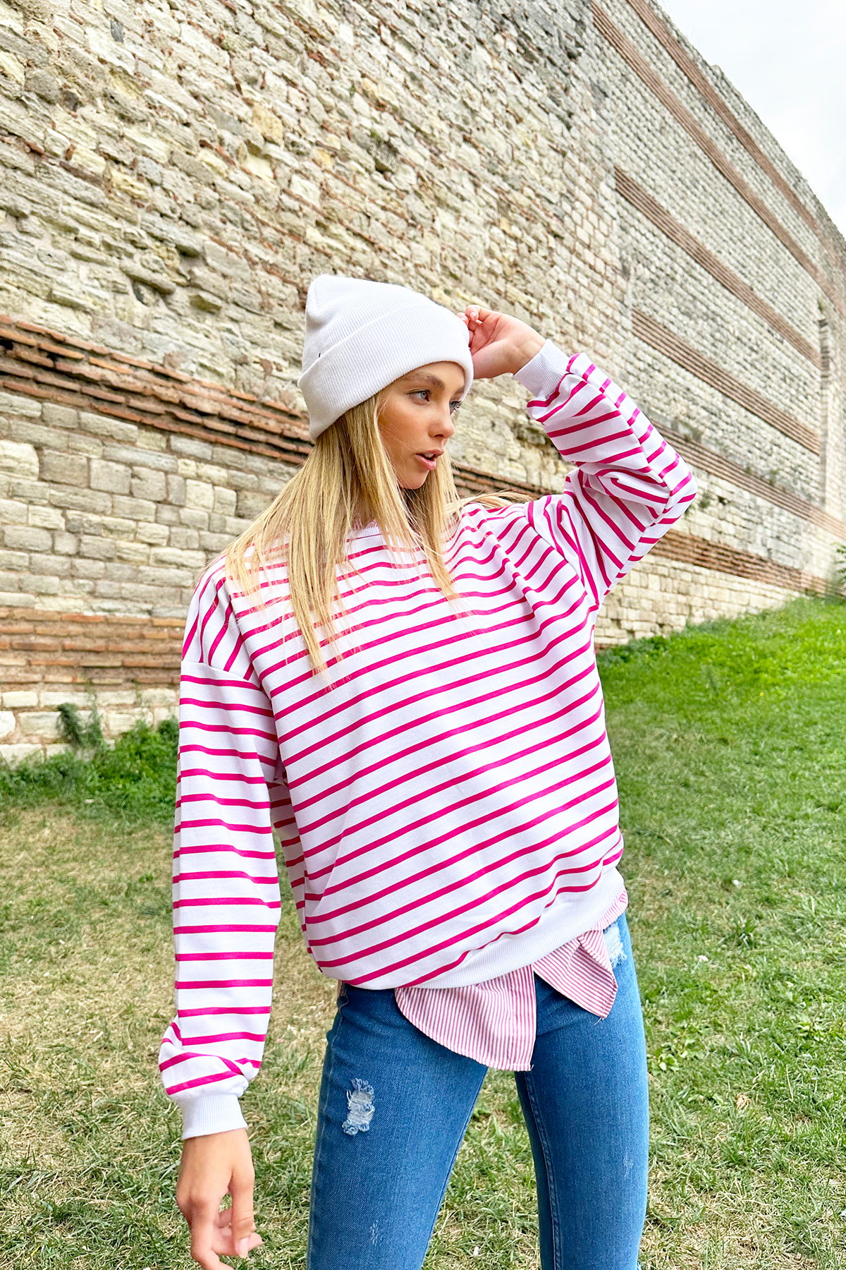 Bisiklet Yaka Çizgili Mevsimlik Oversize Sweatshirt - Fuşya-Beyaz