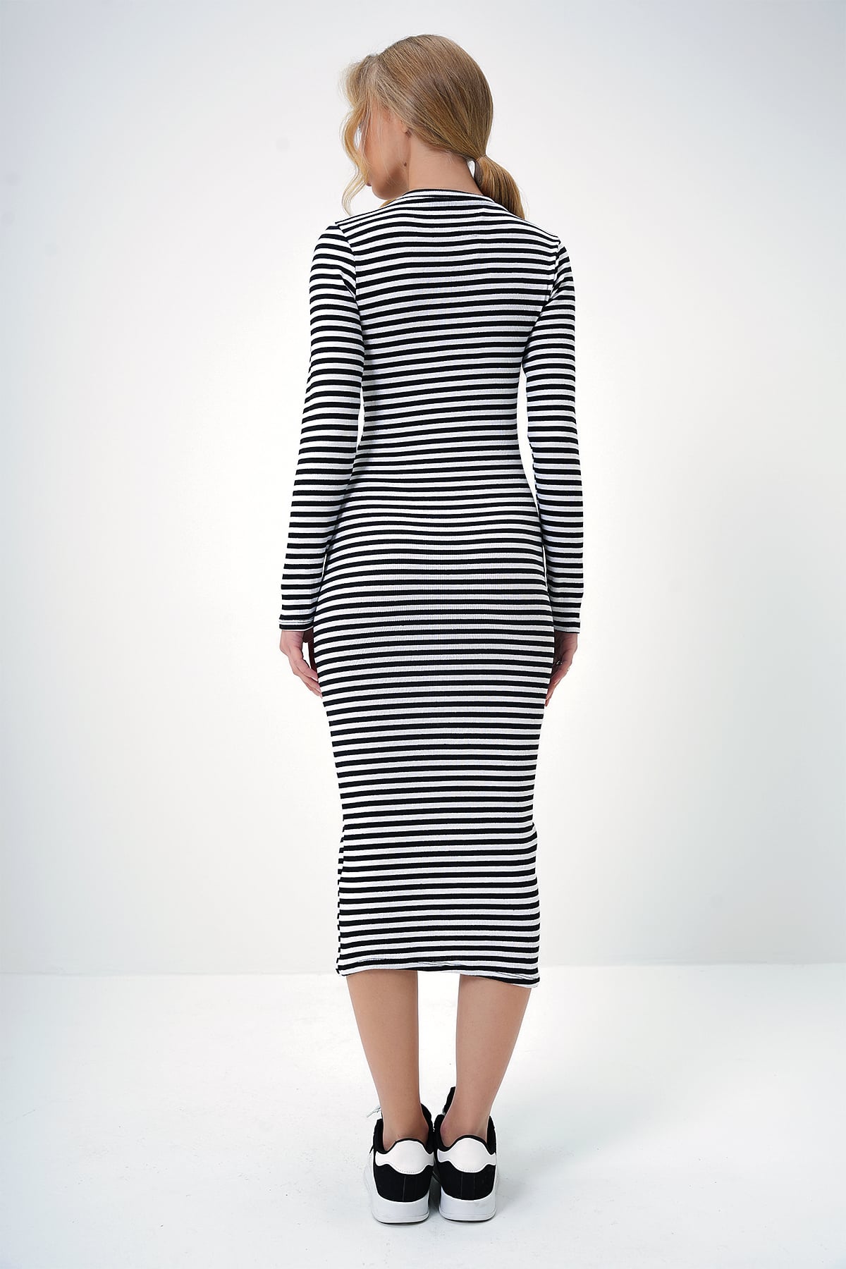 BİSİKLET YAKA ÇİZGİLİ MİDİ BOY BASİC ELBİSE - SİYAH