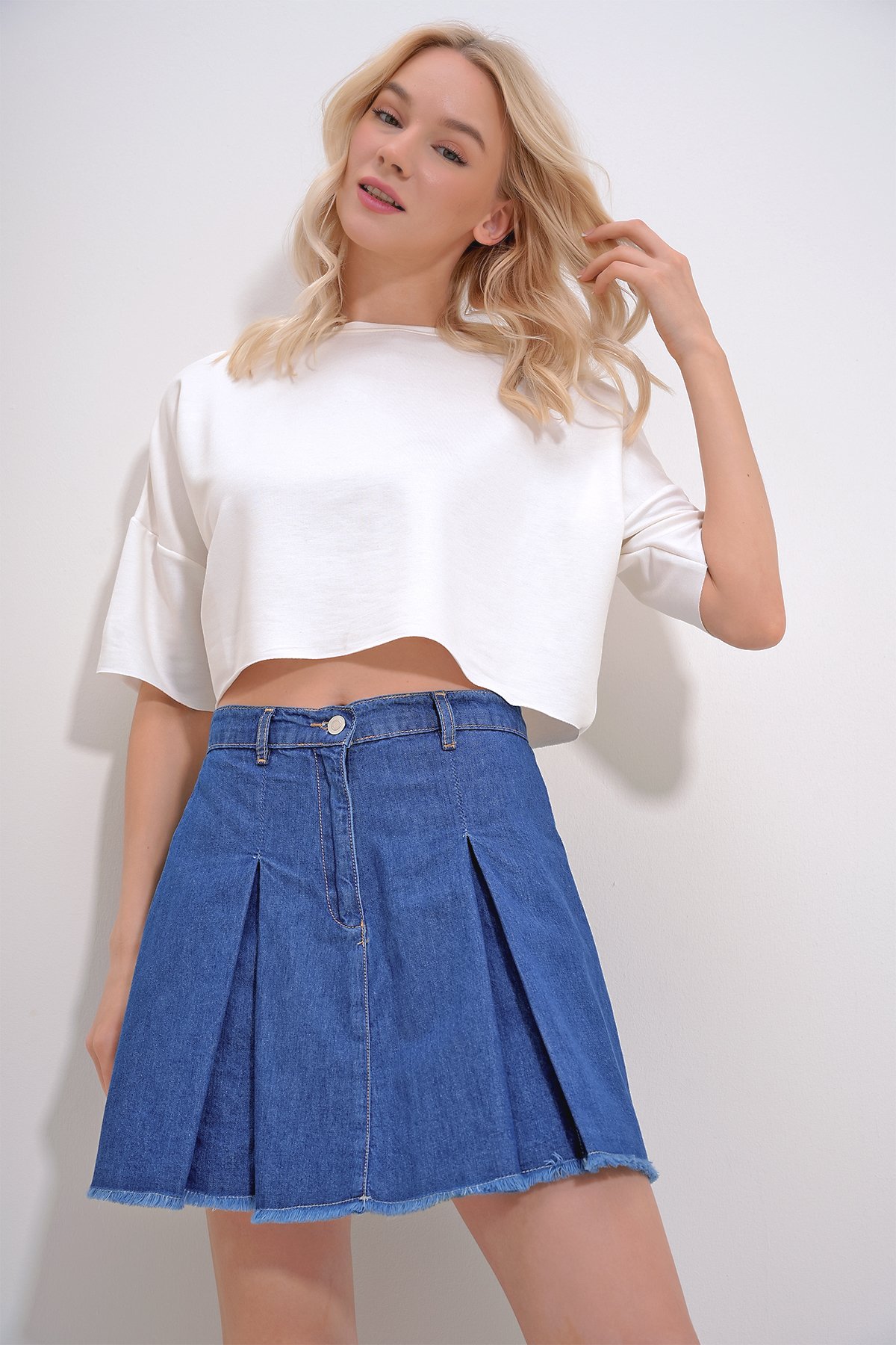 Bisiklet Yaka Crop Yumuşak Dokulu T-Shirt - Beyaz