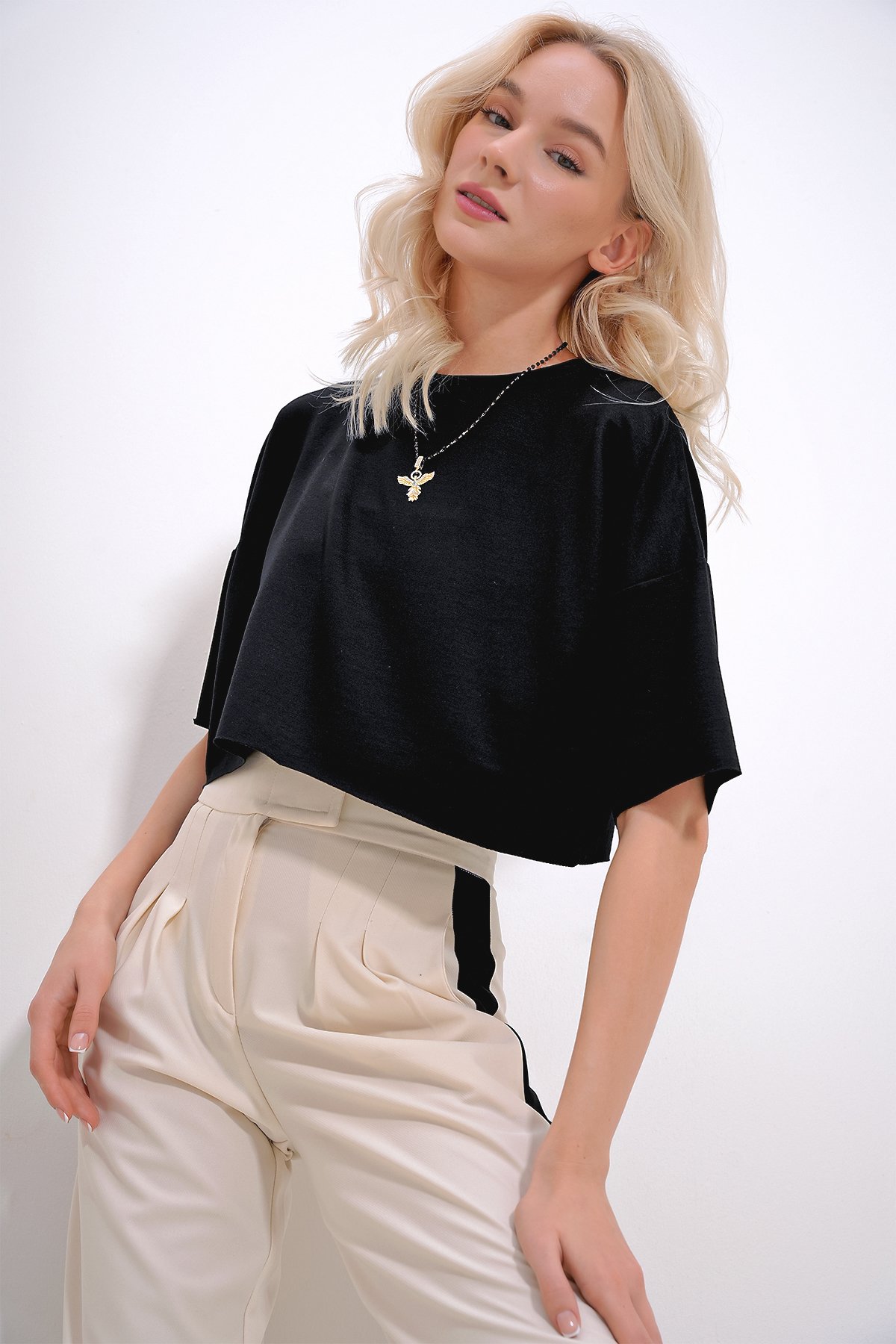 Bisiklet Yaka Crop Yumuşak Dokulu T-Shirt - SİYAH