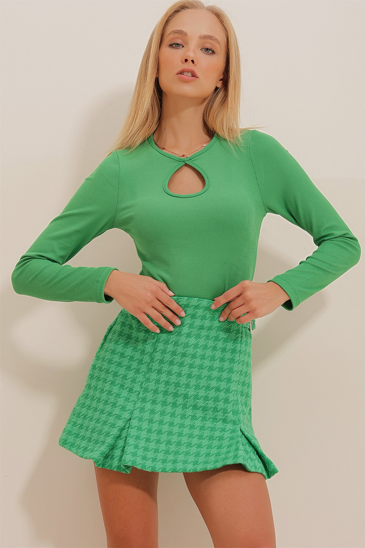 Bisiklet Yaka Damla Detaylı Örme Bluz - Yeşil