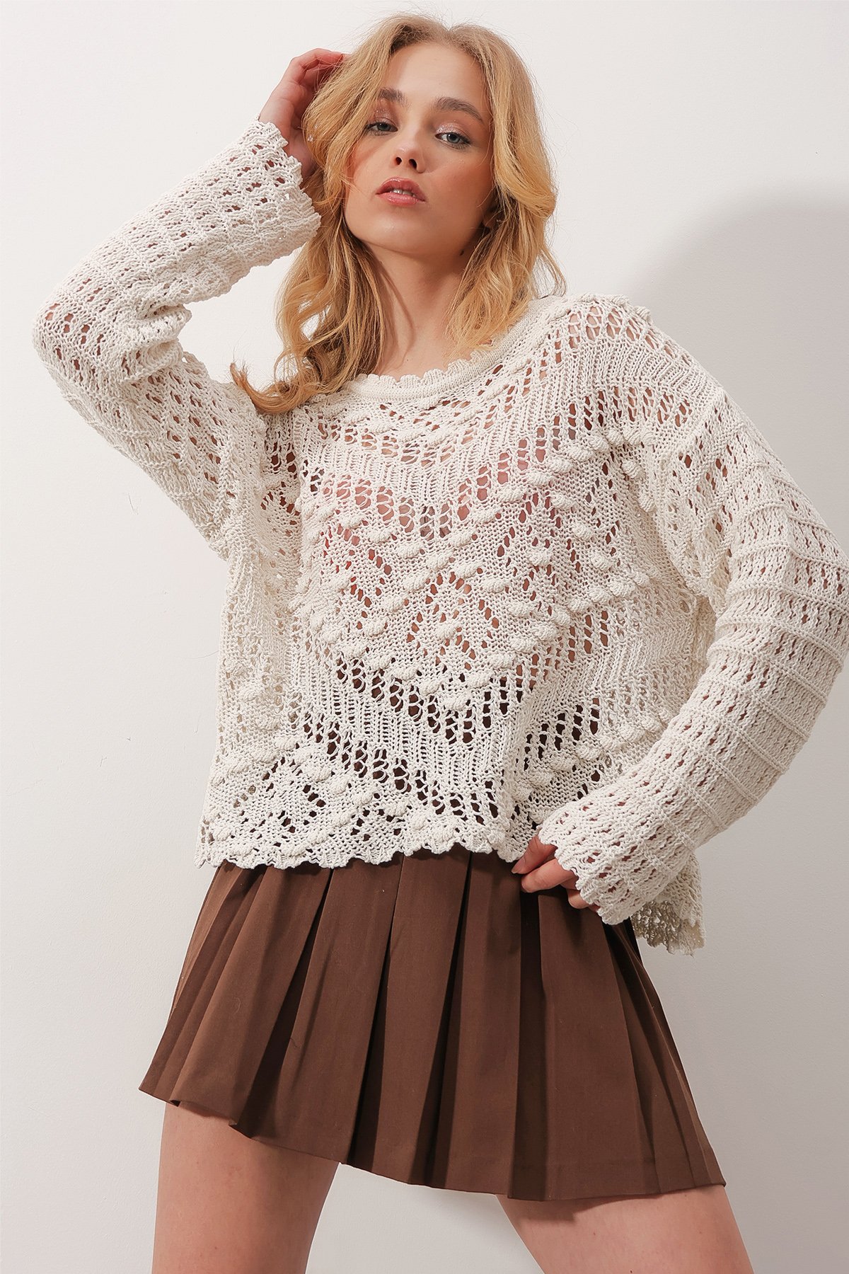 Bisiklet Yaka Delik Ajurlu Oversize Crop Kazak - KREM