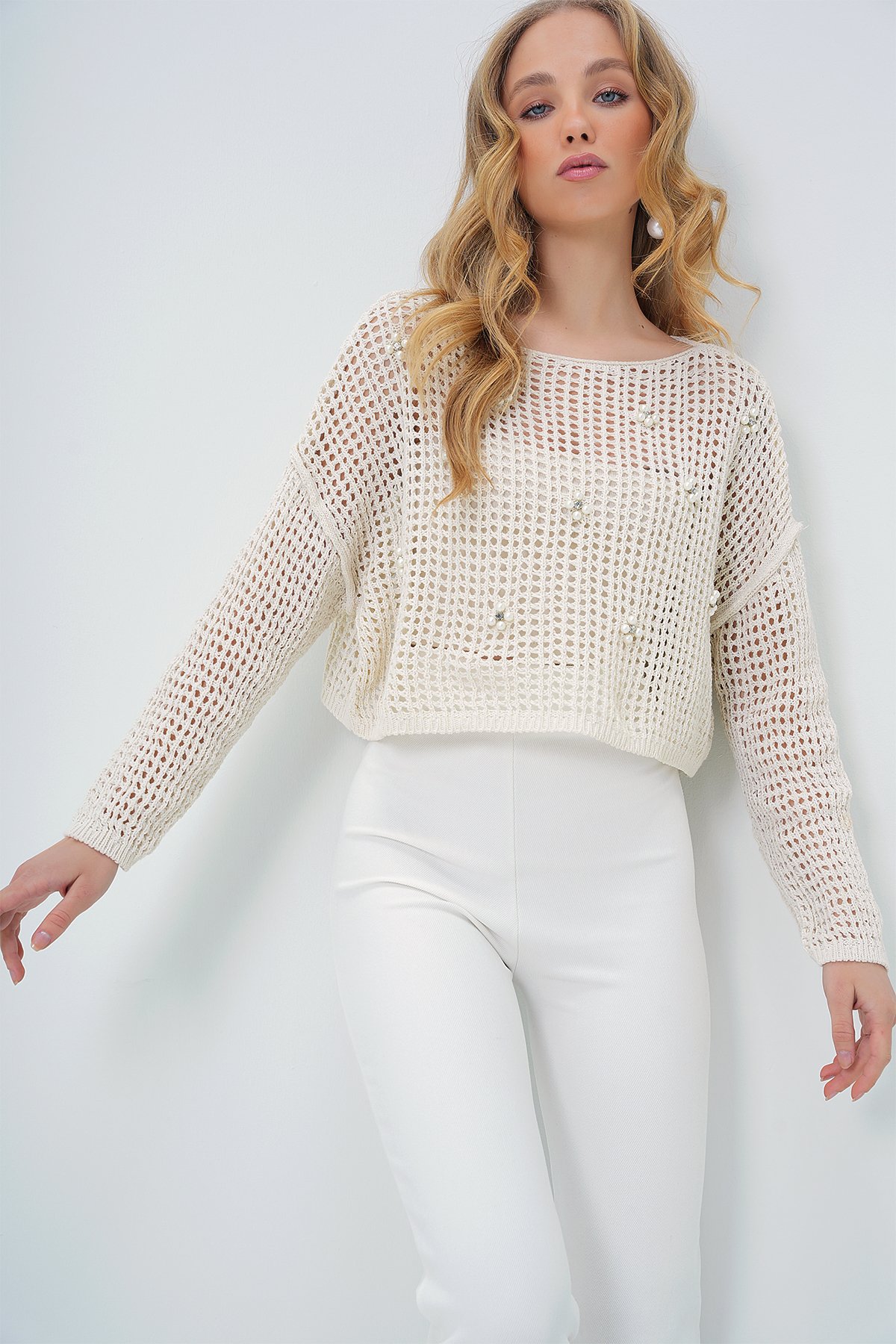 Bisiklet Yaka Delik İşi Crop Triko Bluz - Ekru