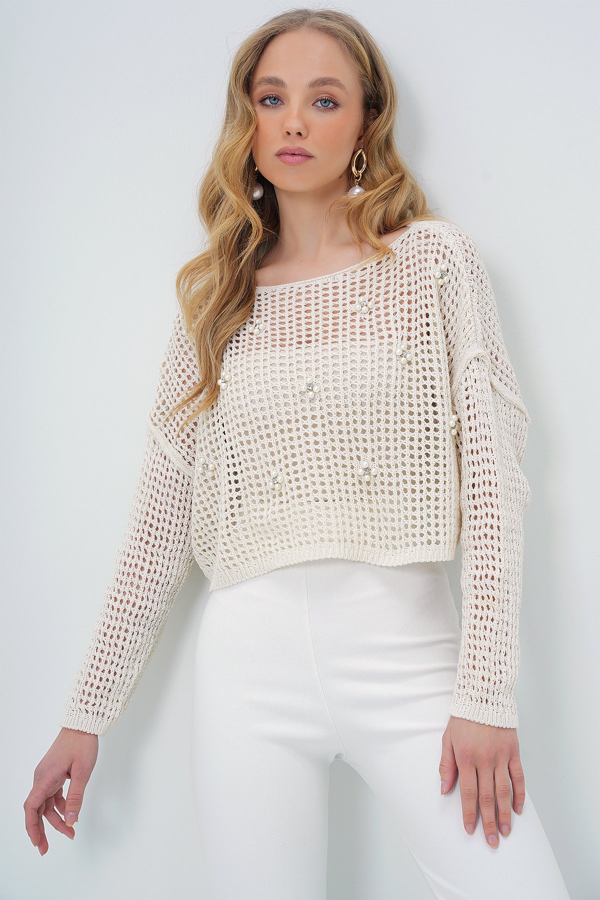 Bisiklet Yaka Delik İşi Crop Triko Bluz - Ekru