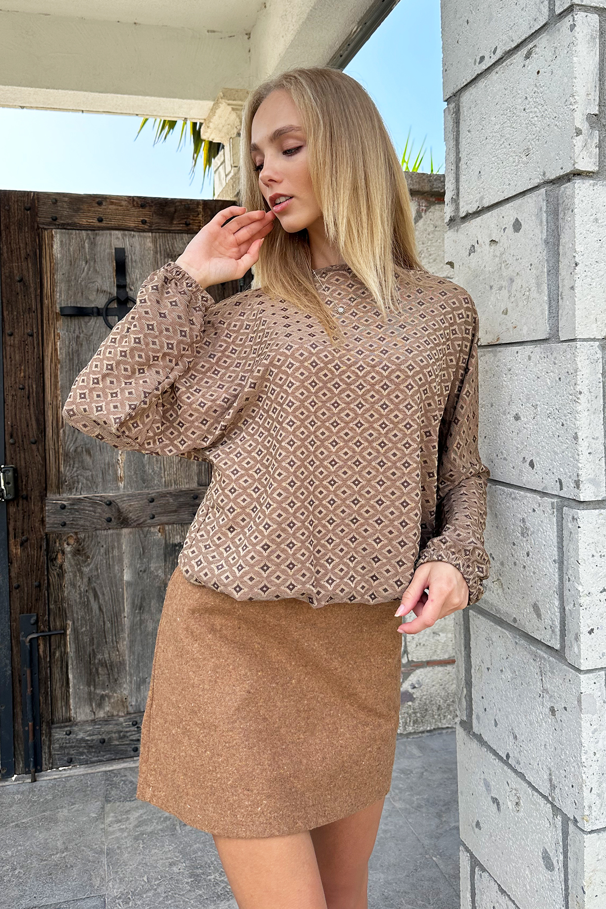 Bisiklet Yaka Desenli Kol Ve Eteği Lastikli Oversize Bluz - Kahve