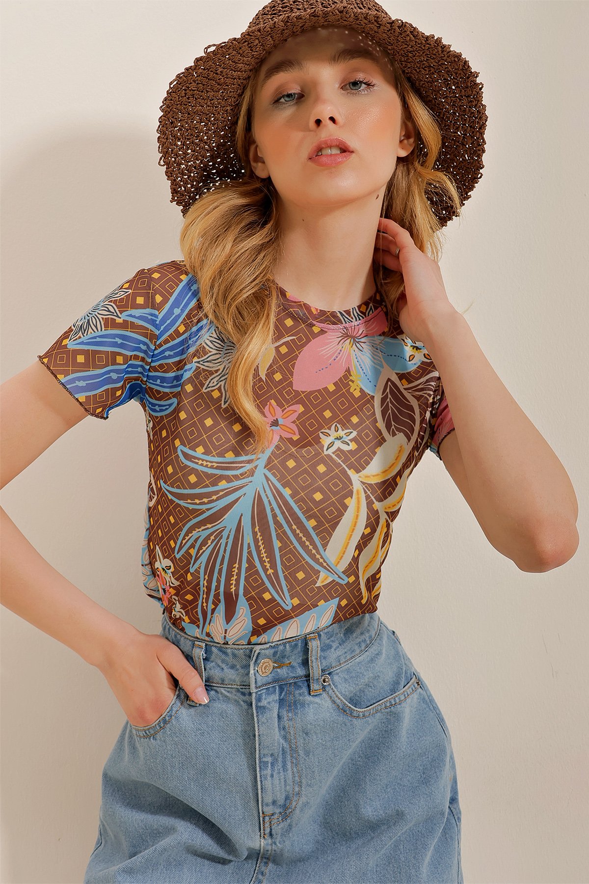 Bisiklet Yaka Desenli Tül Crop Bluz - Kahve