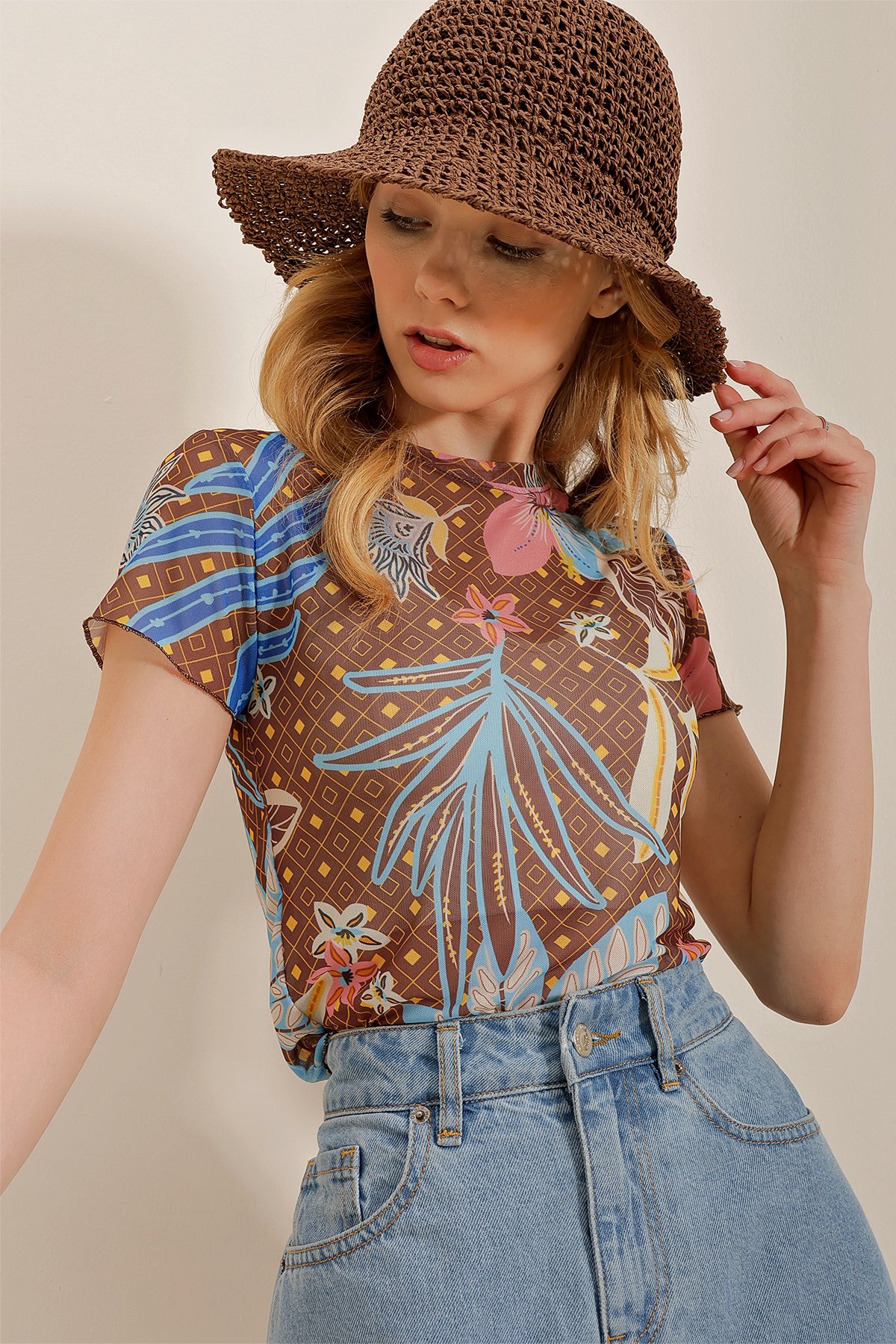 Bisiklet Yaka Desenli Tül Crop Bluz - Kahve