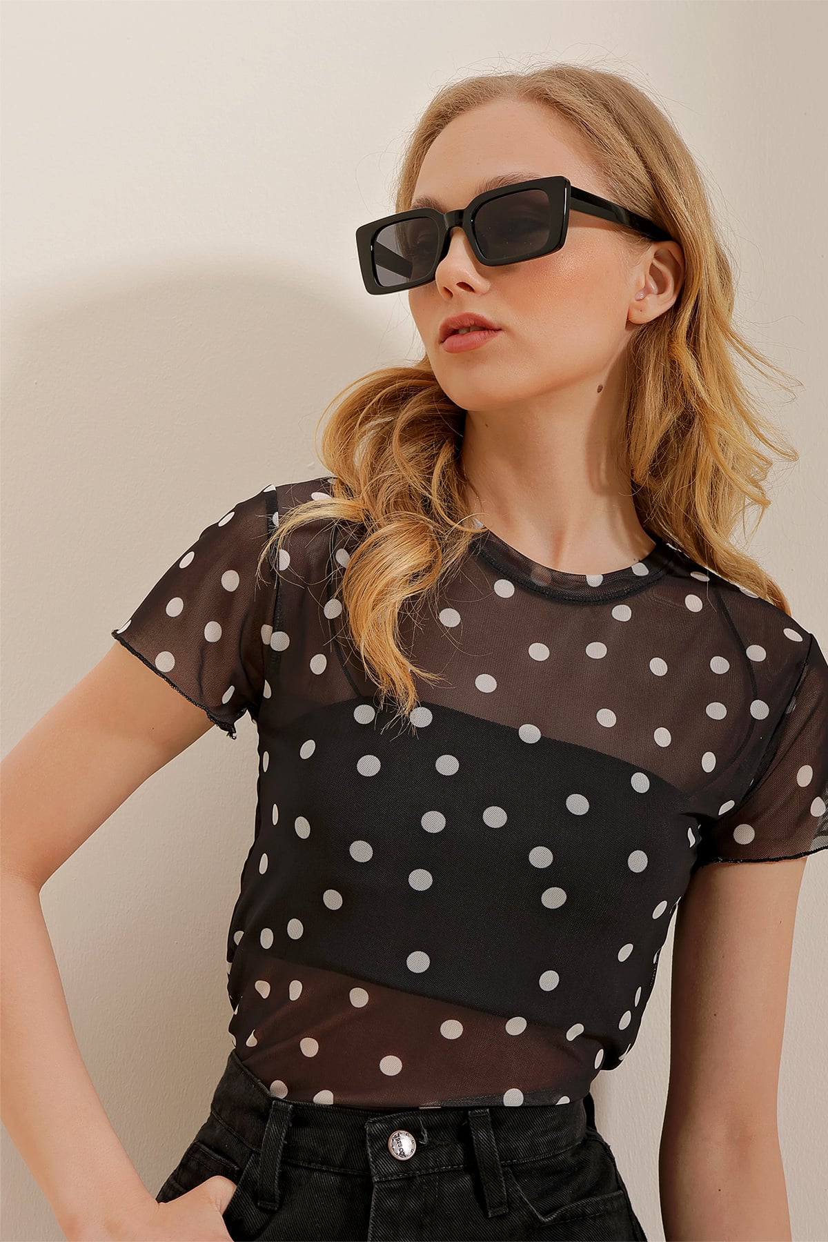Bisiklet Yaka Desenli Tül Crop Bluz - Siyah
