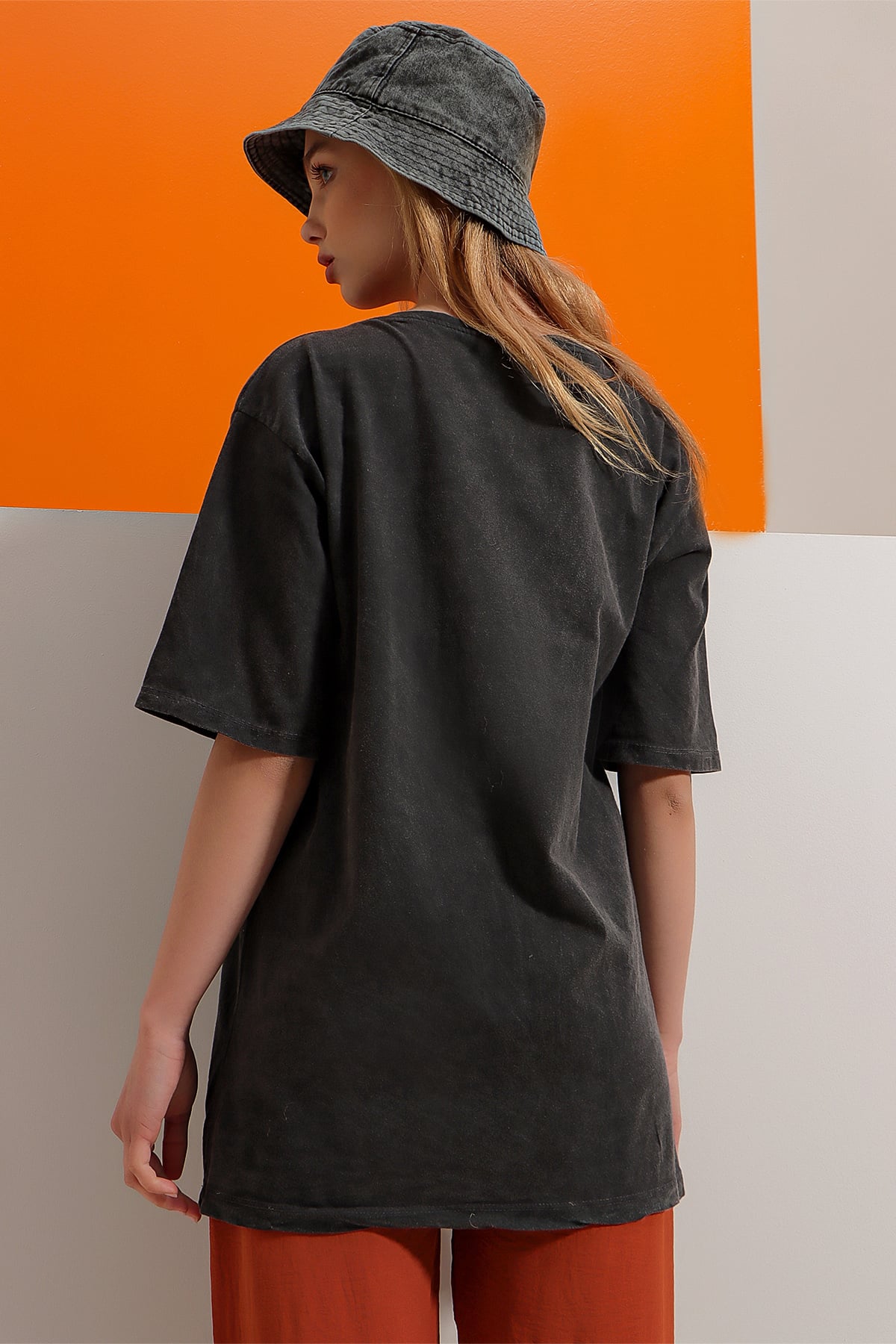 Bisiklet Yaka Dijital Baskılı Yıkamalı Oversize T-Shirt - Camel-Antrasit