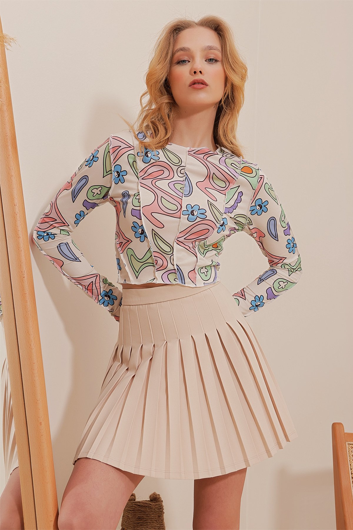 Bisiklet Yaka Dikiş Detaylı Desenli Sandy Crop Bluz - Vanilya-Pembe