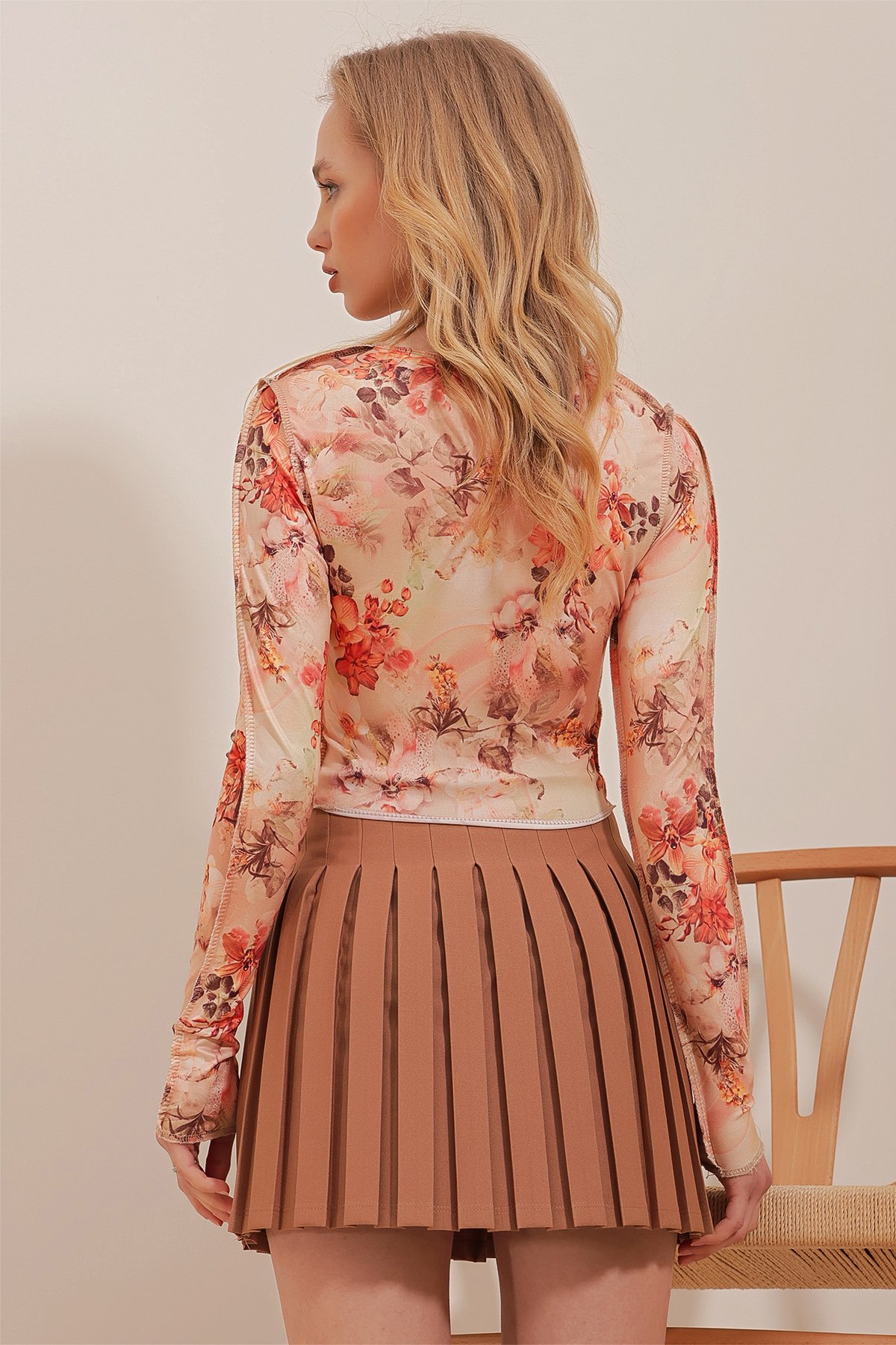 Bisiklet Yaka Dikiş Detaylı Desenli Sandy Crop Bluz - Pudra