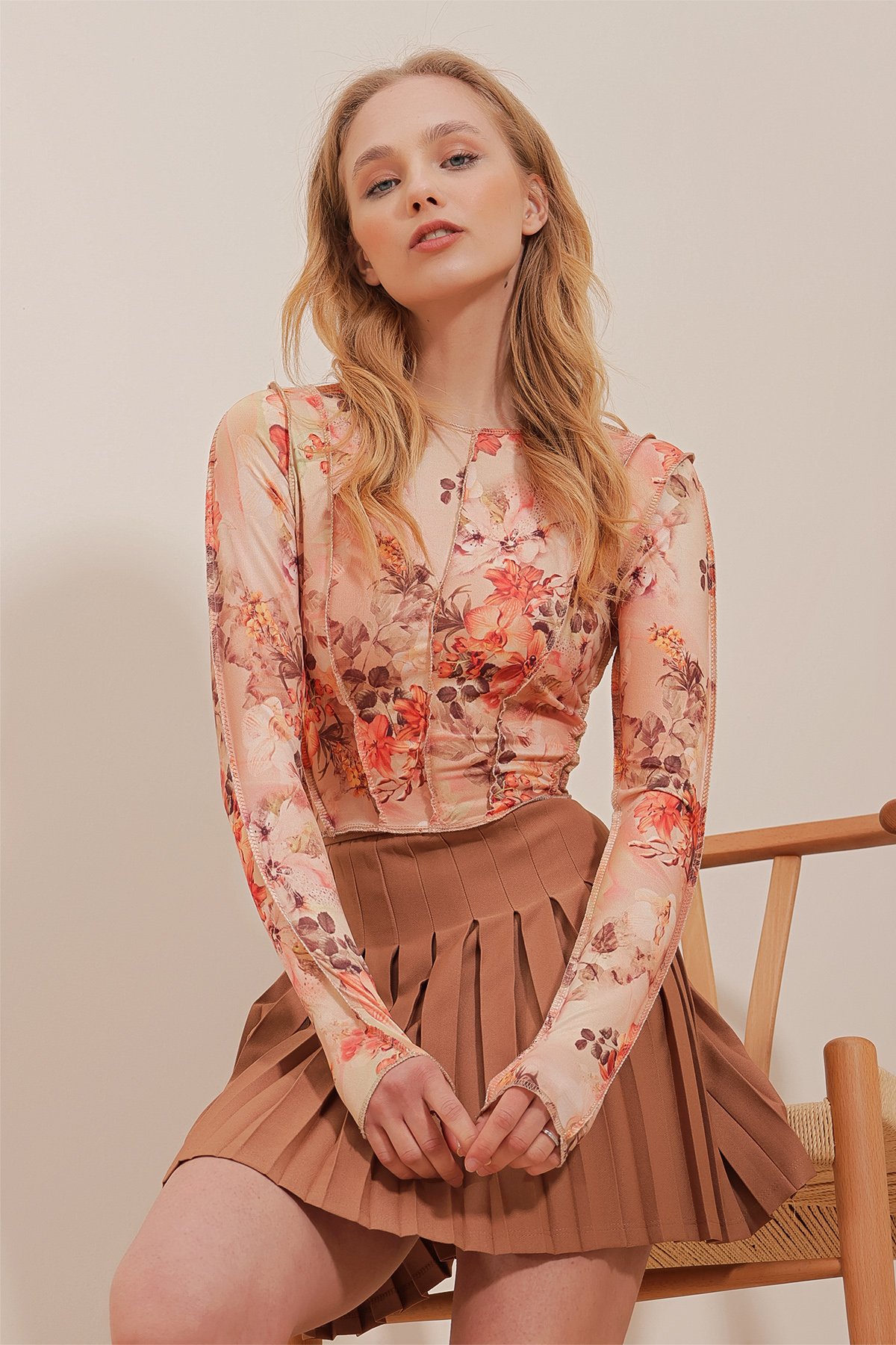 Bisiklet Yaka Dikiş Detaylı Desenli Sandy Crop Bluz - Pudra