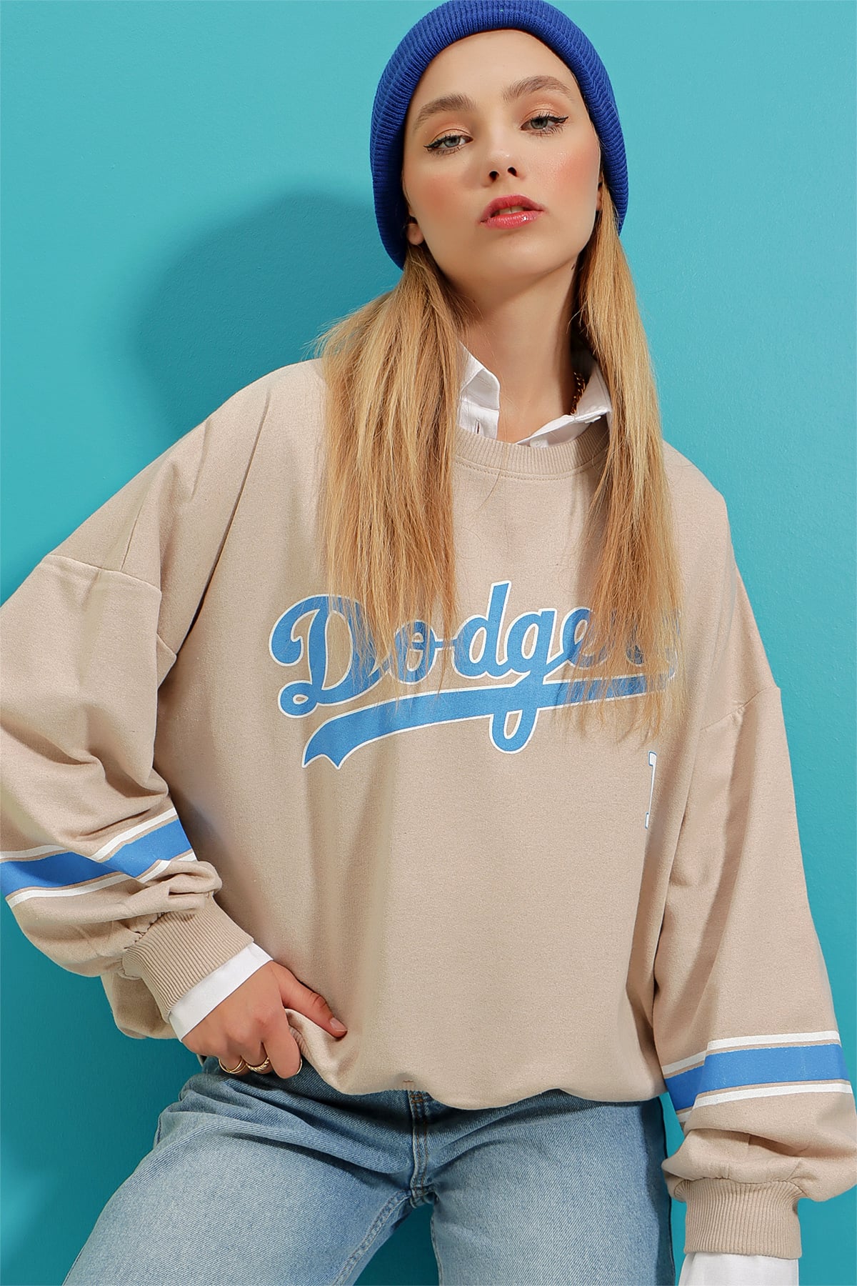 Bisiklet Yaka Dodgers Baskılı Kolu Şeritli Sweatshirt - Bej