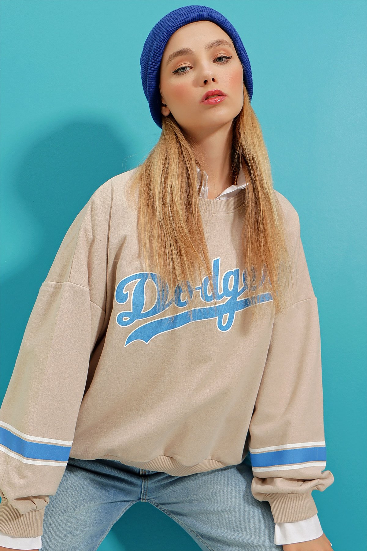 Bisiklet Yaka Dodgers Baskılı Kolu Şeritli Sweatshirt - Bej
