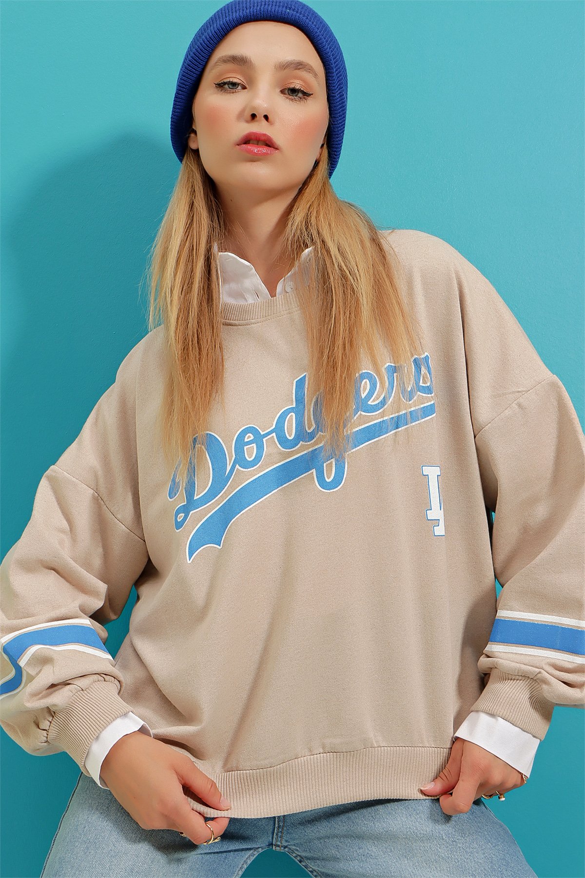 Bisiklet Yaka Dodgers Baskılı Kolu Şeritli Sweatshirt - Bej