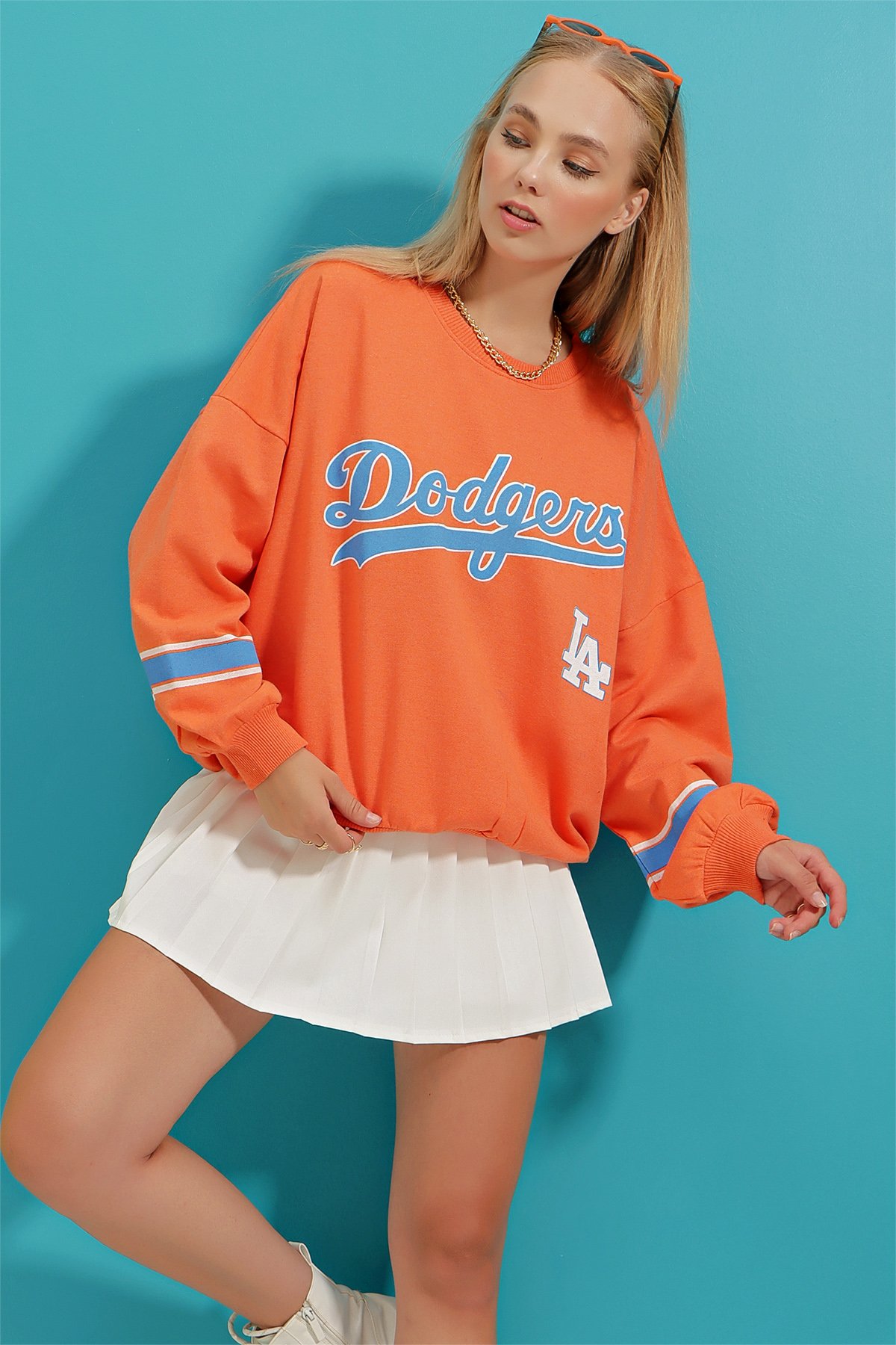 Bisiklet Yaka Dodgers Baskılı Kolu Şeritli Sweatshirt - Turuncu