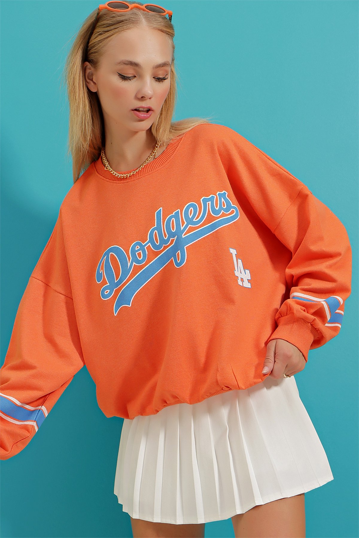Bisiklet Yaka Dodgers Baskılı Kolu Şeritli Sweatshirt - Turuncu