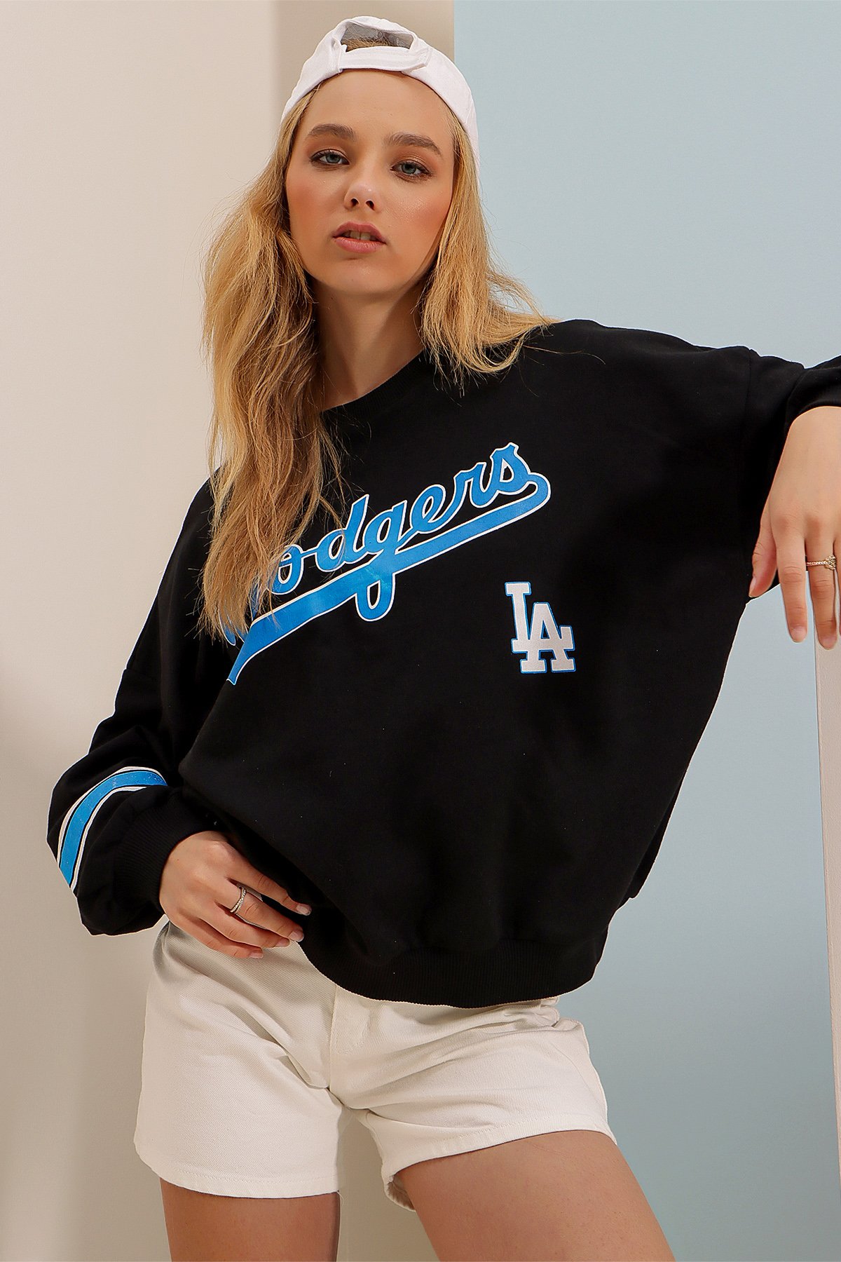 Bisiklet Yaka Dodgers Baskılı Kolu Şeritli Sweatshirt - Siyah