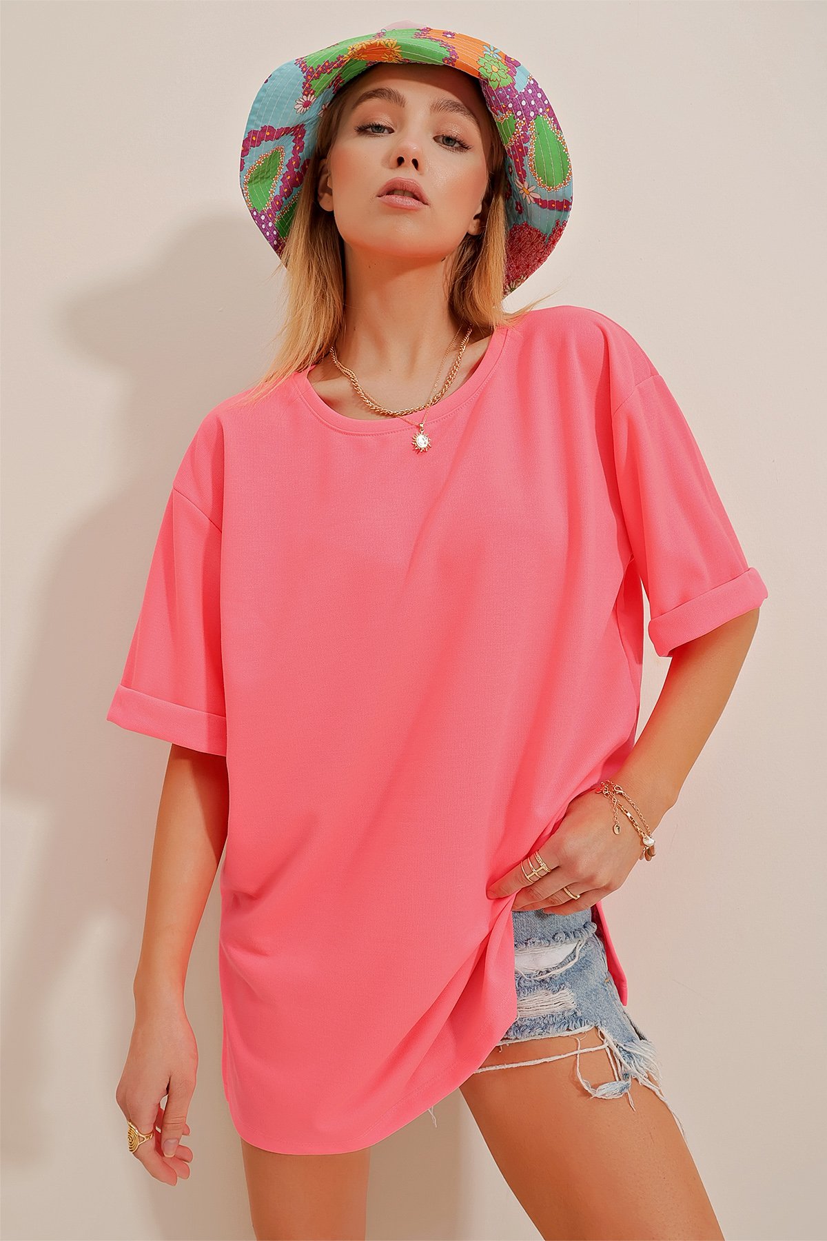 Bisiklet Yaka Duble Kol İki İplik Yanı Yırtmaçlı Oversize T-Shirt - Şeker Pembe