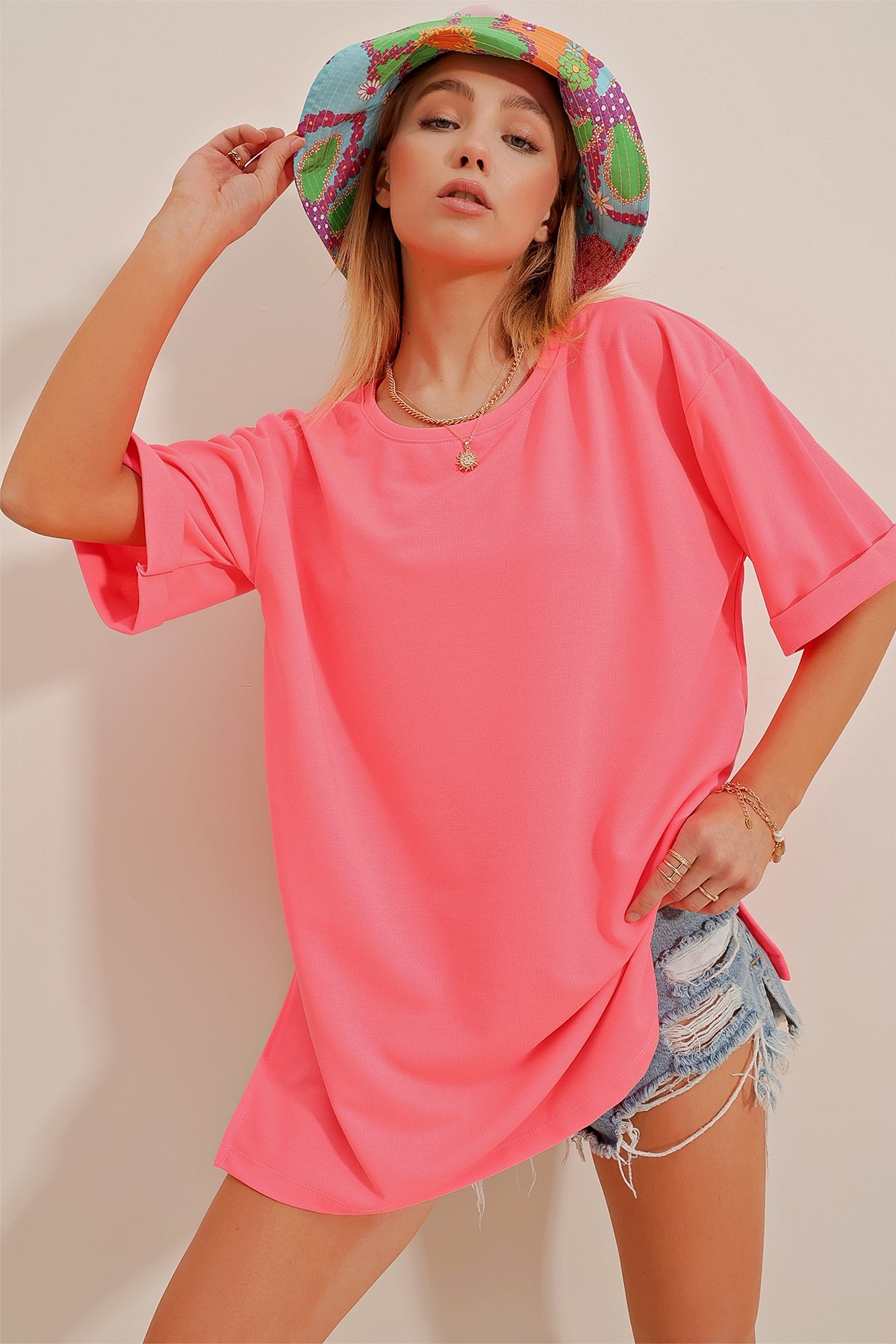 Bisiklet Yaka Duble Kol İki İplik Yanı Yırtmaçlı Oversize T-Shirt - Şeker Pembe