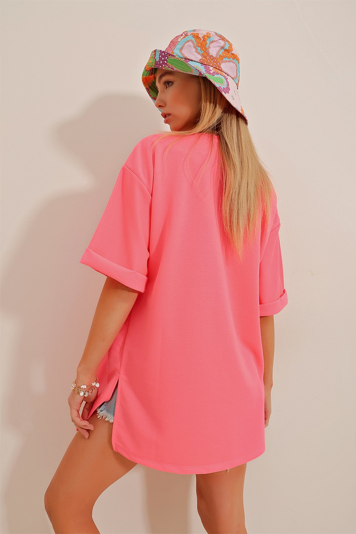 Bisiklet Yaka Duble Kol İki İplik Yanı Yırtmaçlı Oversize T-Shirt - Şeker Pembe