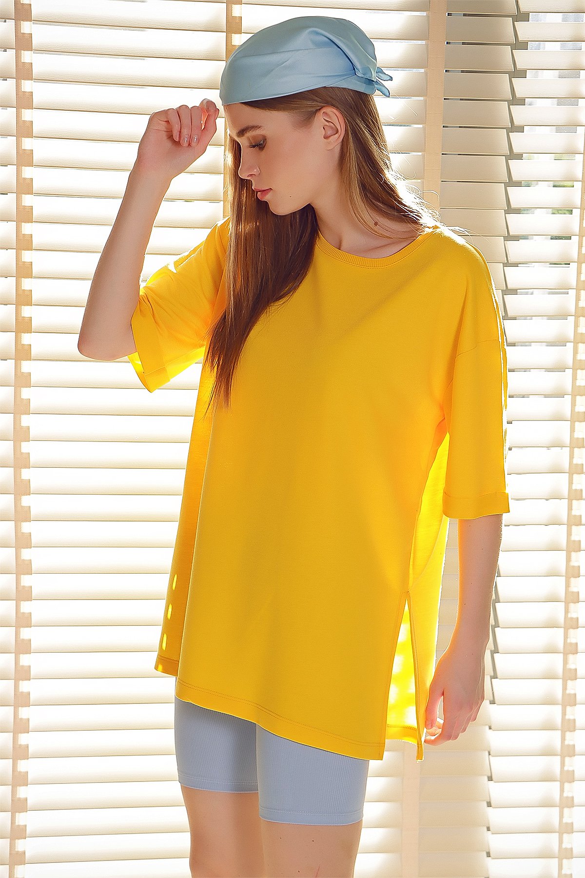 Bisiklet Yaka Duble Kol İki İplik Yanı Yırtmaçlı Oversize T-Shirt - Sarı