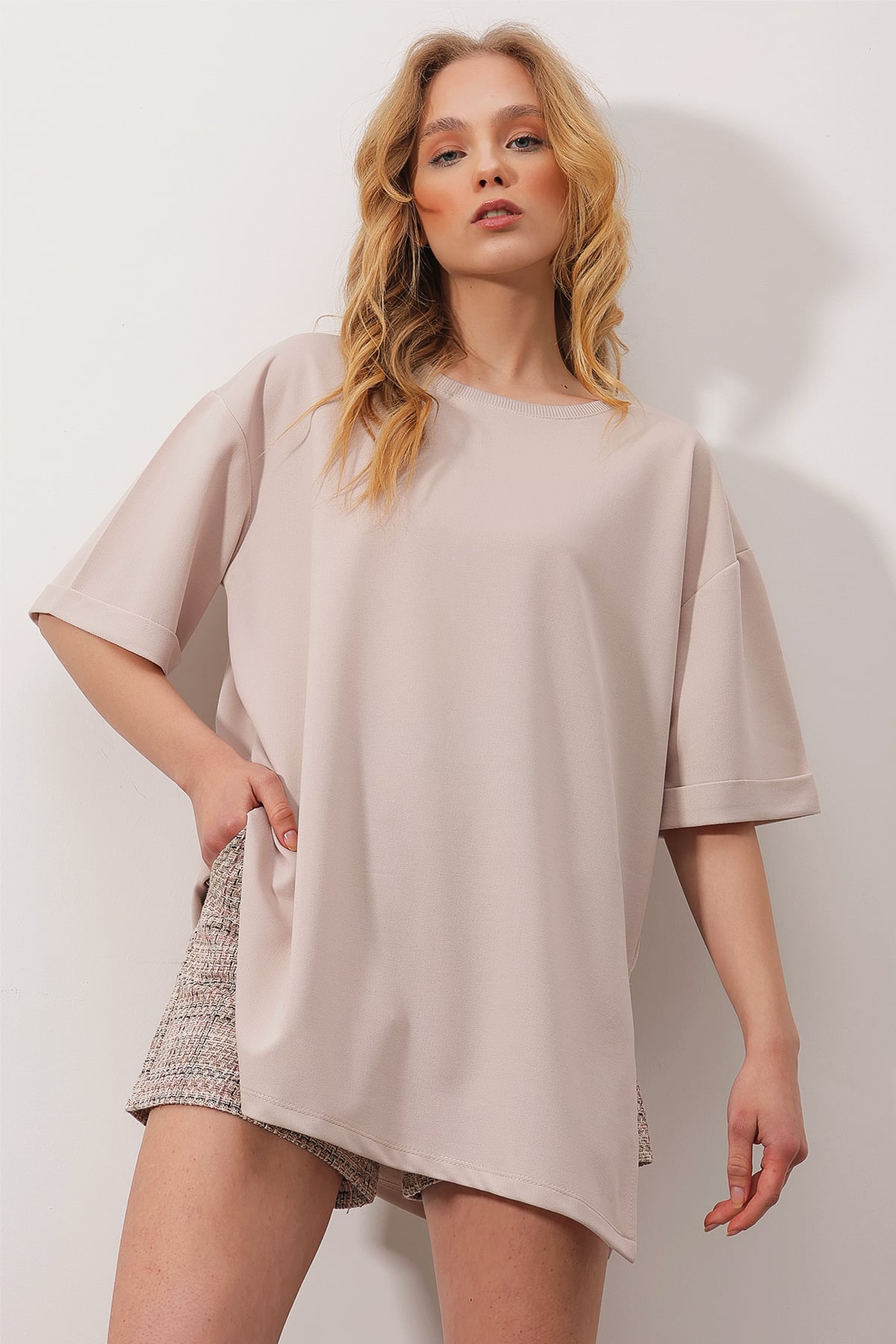 Bisiklet Yaka Duble Kol İki İplik Yanı Yırtmaçlı Oversize T-Shirt - Taş