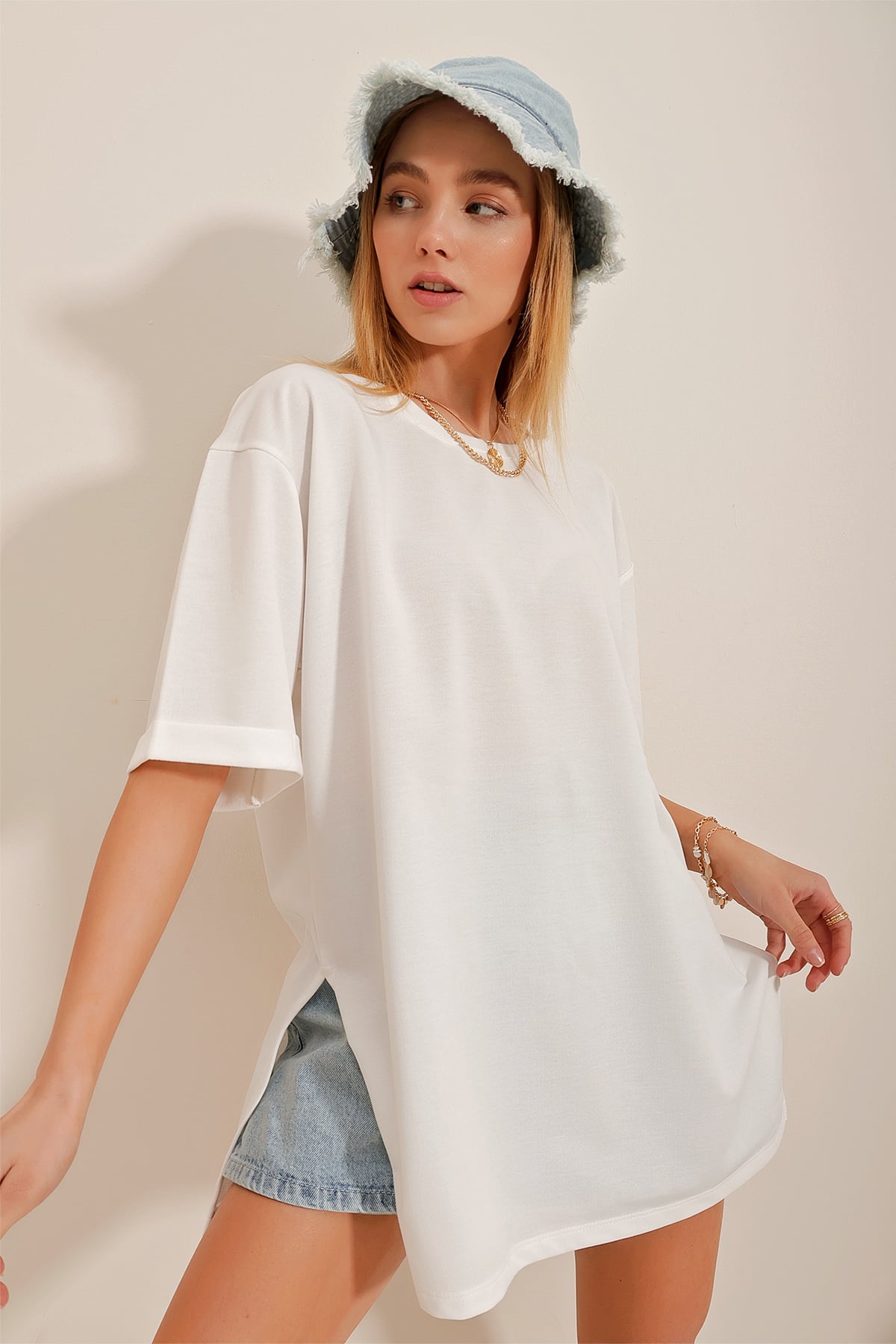 Bisiklet Yaka Duble Kol İki İplik Yanı Yırtmaçlı Oversize T-Shirt - Beyaz