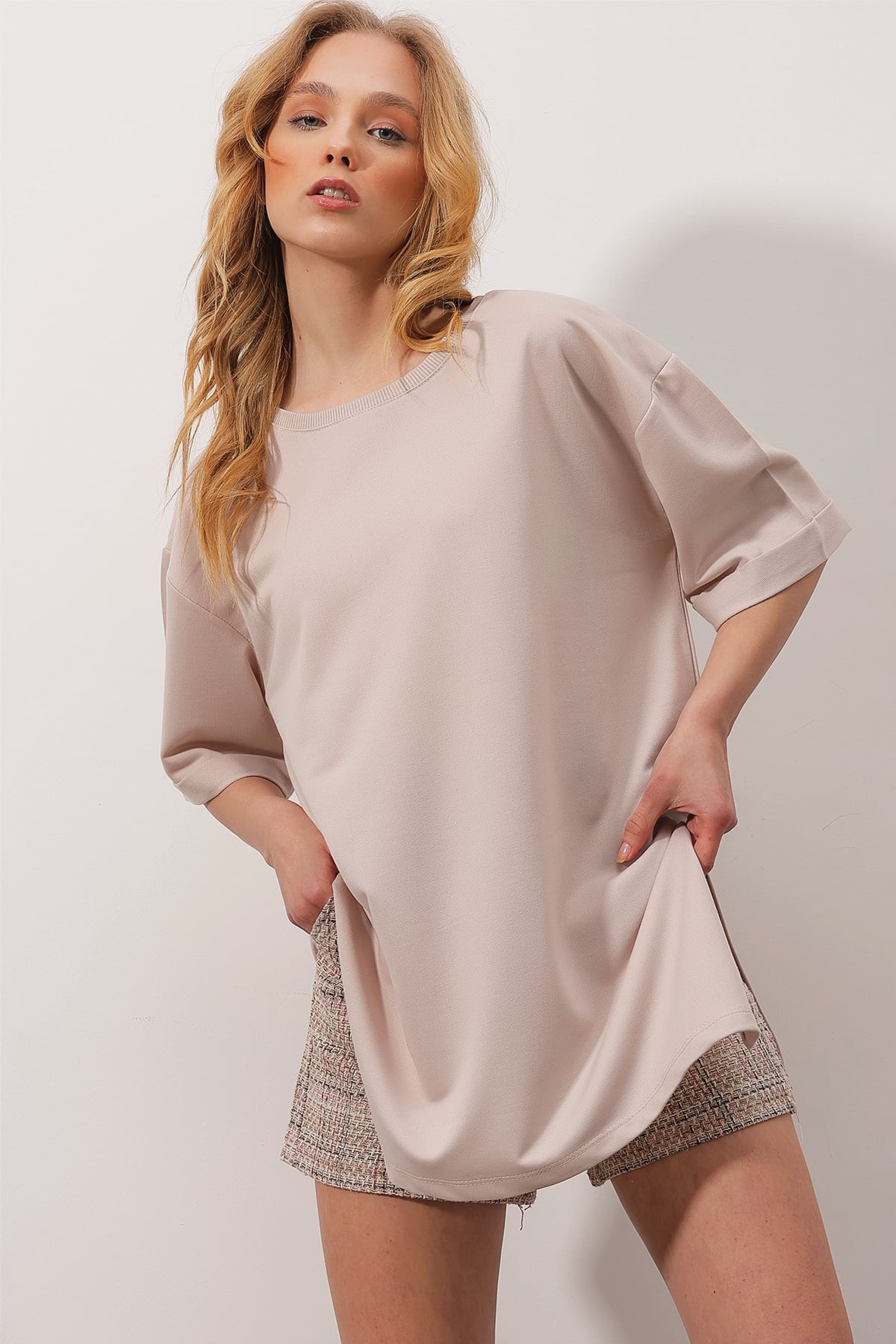 Bisiklet Yaka Duble Kol İki İplik Yanı Yırtmaçlı Oversize T-Shirt - Taş