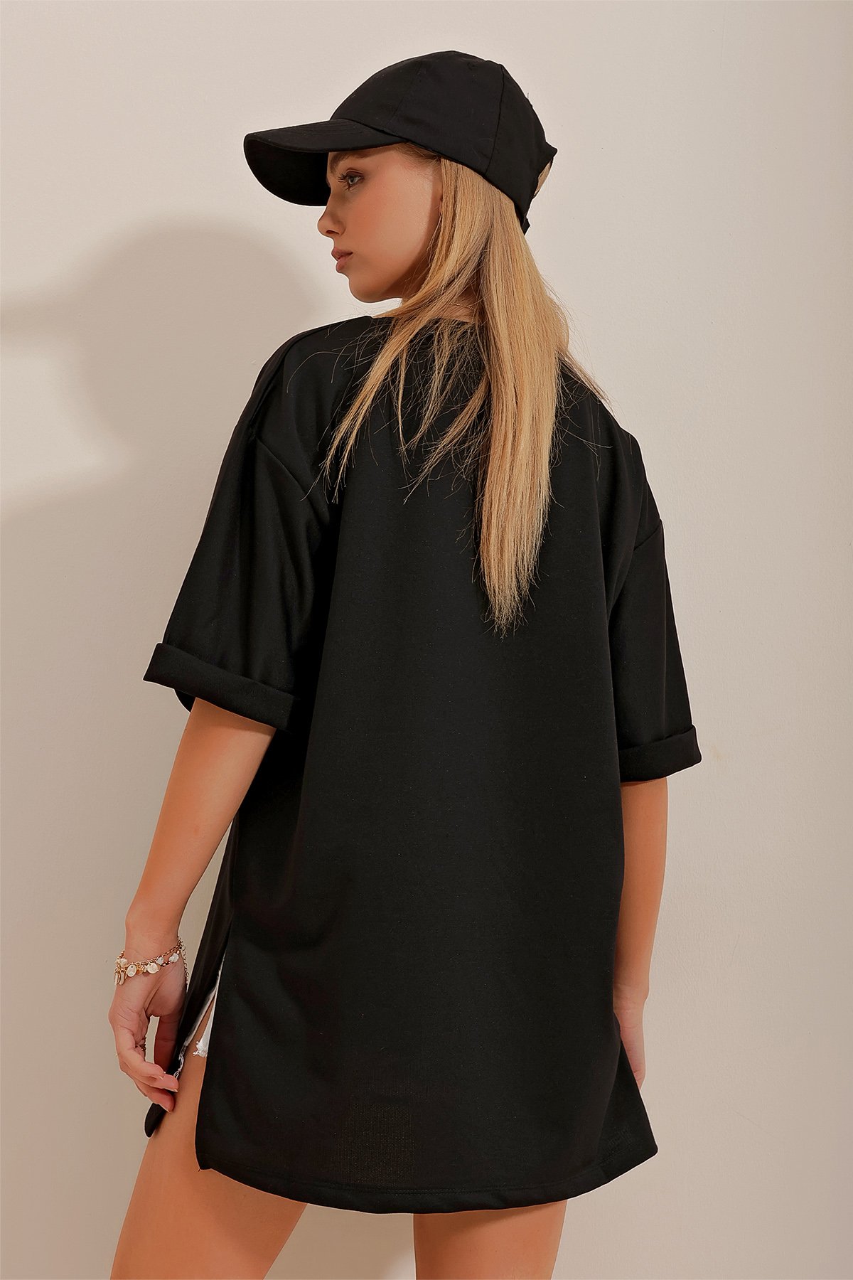 Bisiklet Yaka Duble Kol İki İplik Yanı Yırtmaçlı Oversize T-Shirt - Siyah