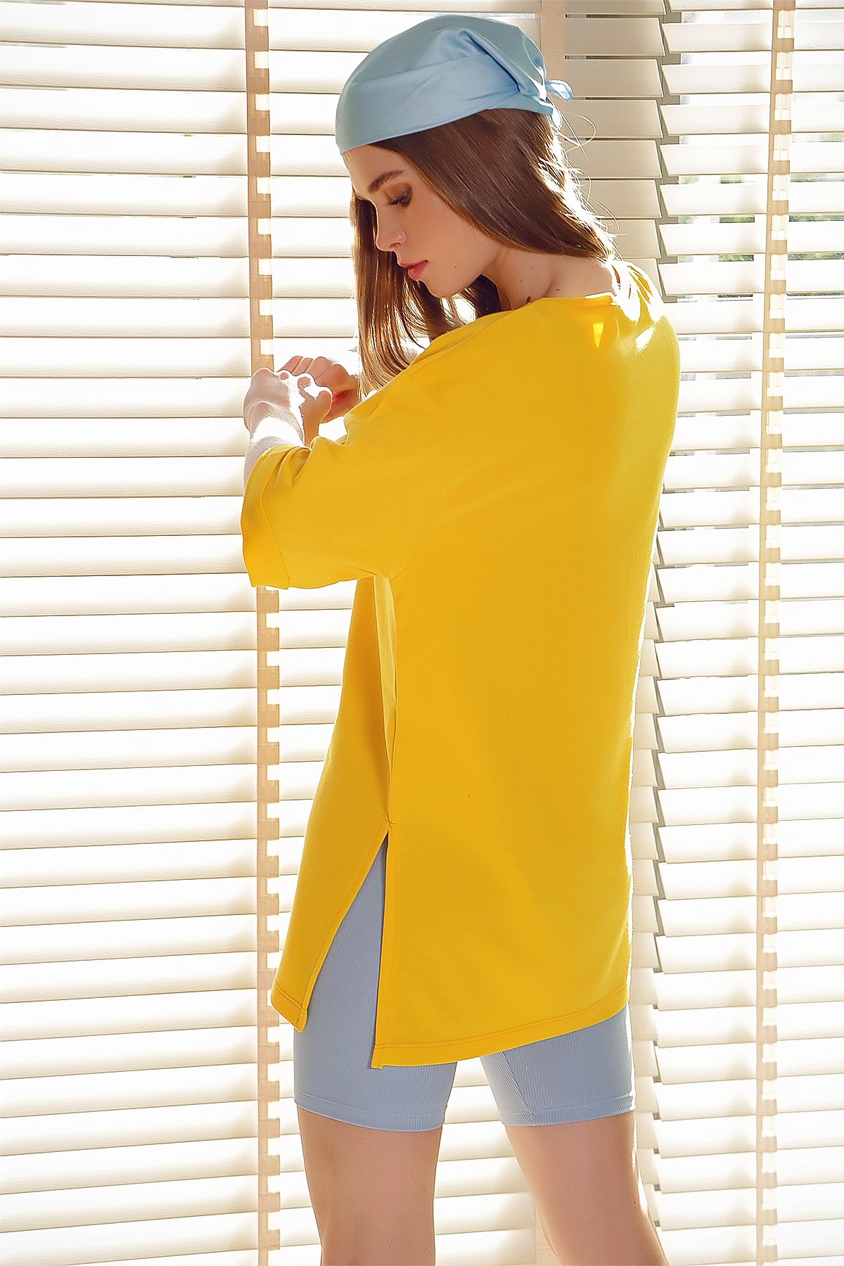 Bisiklet Yaka Duble Kol İki İplik Yanı Yırtmaçlı Oversize T-Shirt - Sarı