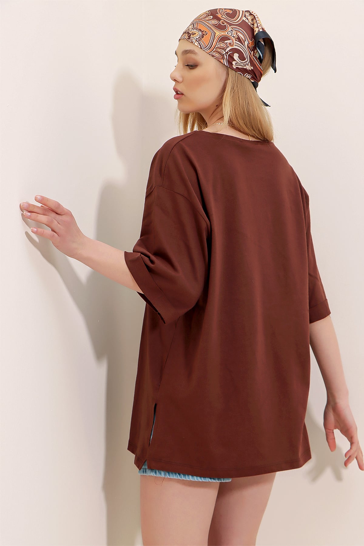Bisiklet Yaka Duble Kol Oversize Pamuklu Basic T-Shirt - Kahverengi