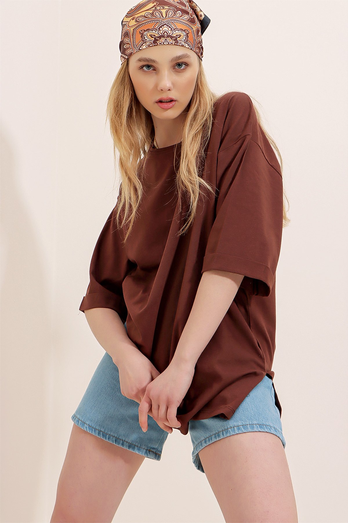 Bisiklet Yaka Duble Kol Oversize Pamuklu Basic T-Shirt - Kahverengi