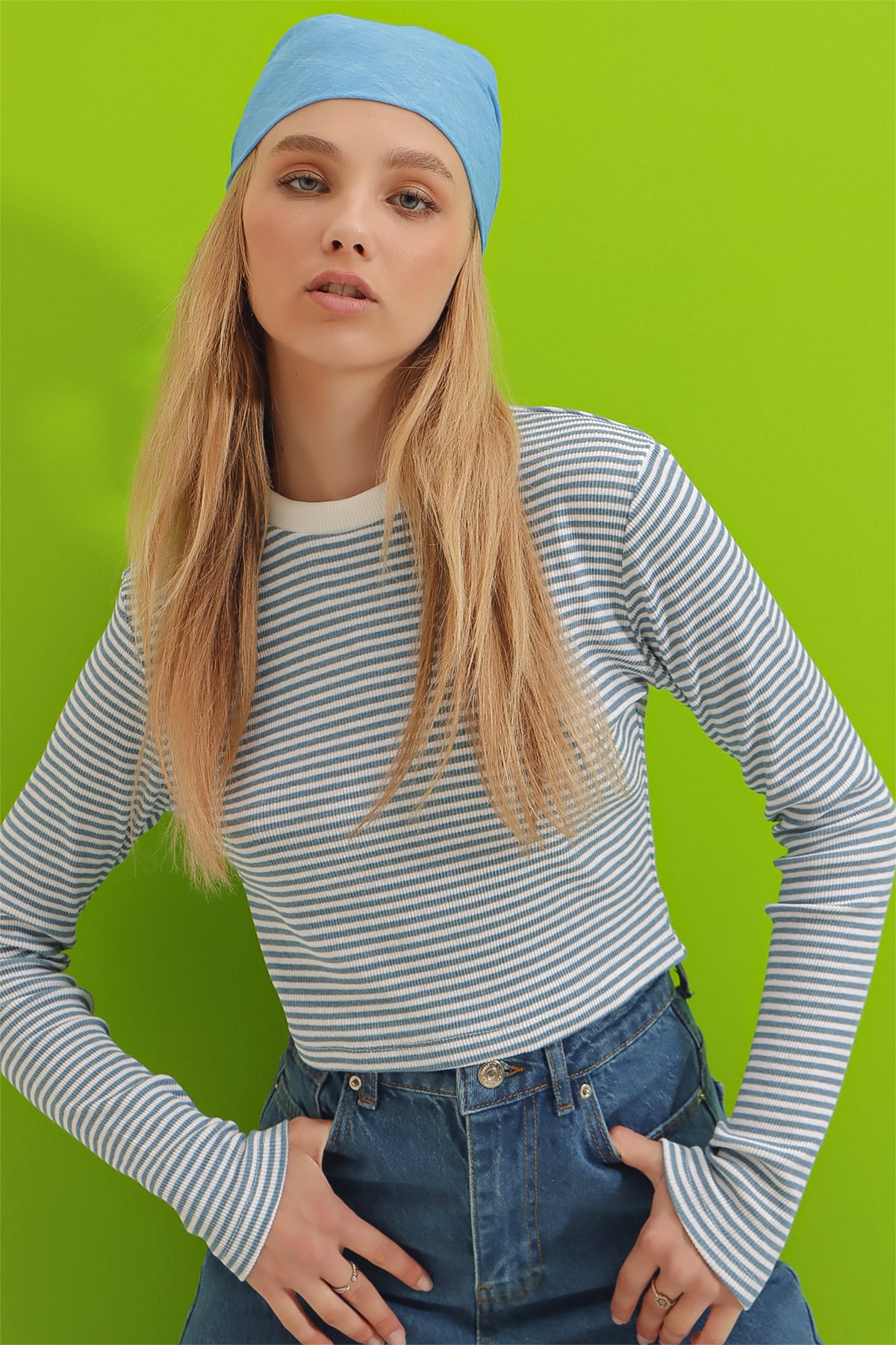 Bisiklet Yaka Fitilli Yumuşak Dokulu Çizgili Crop Bluz - MAVİ