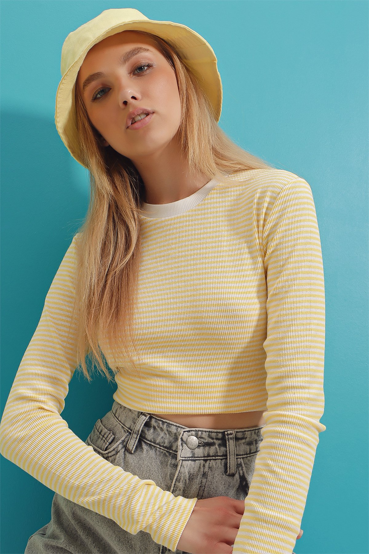 Bisiklet Yaka Fitilli Yumuşak Dokulu Çizgili Crop Bluz - Sarı