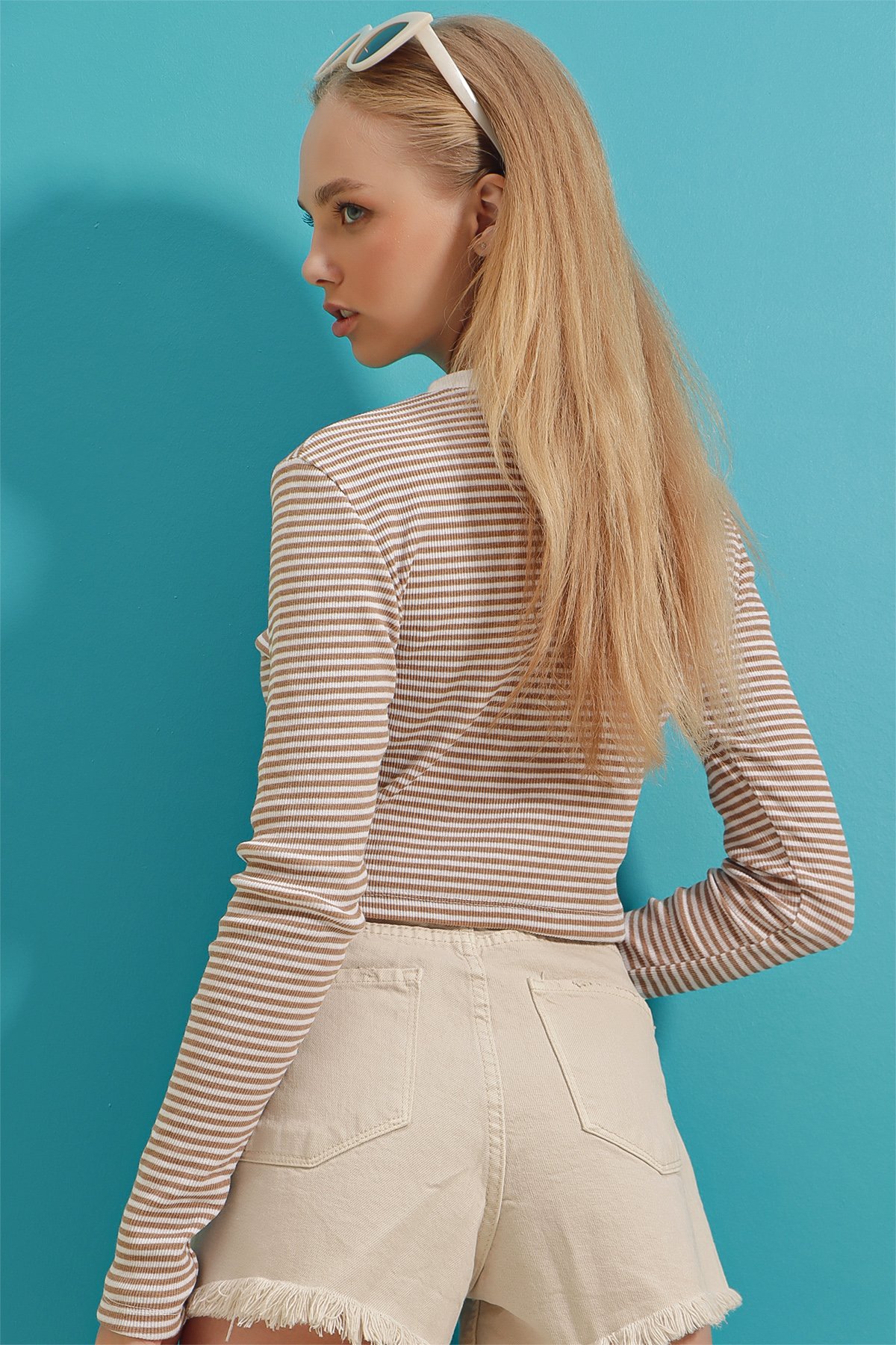 Bisiklet Yaka Fitilli Yumuşak Dokulu Çizgili Crop Bluz - BİSKÜVİ