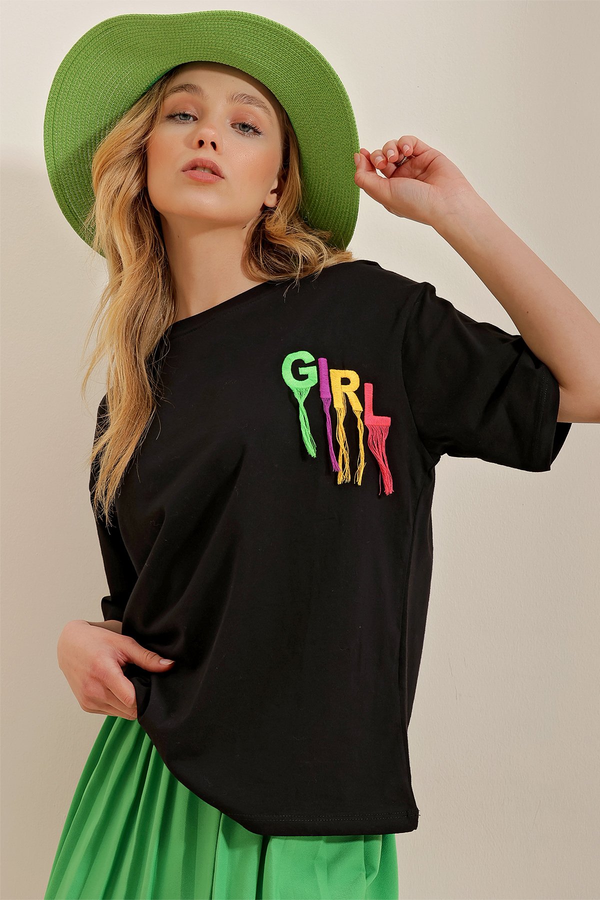 Bisiklet Yaka Girl Nakış İşlemeli Pamuk T-Shirt - Siyah