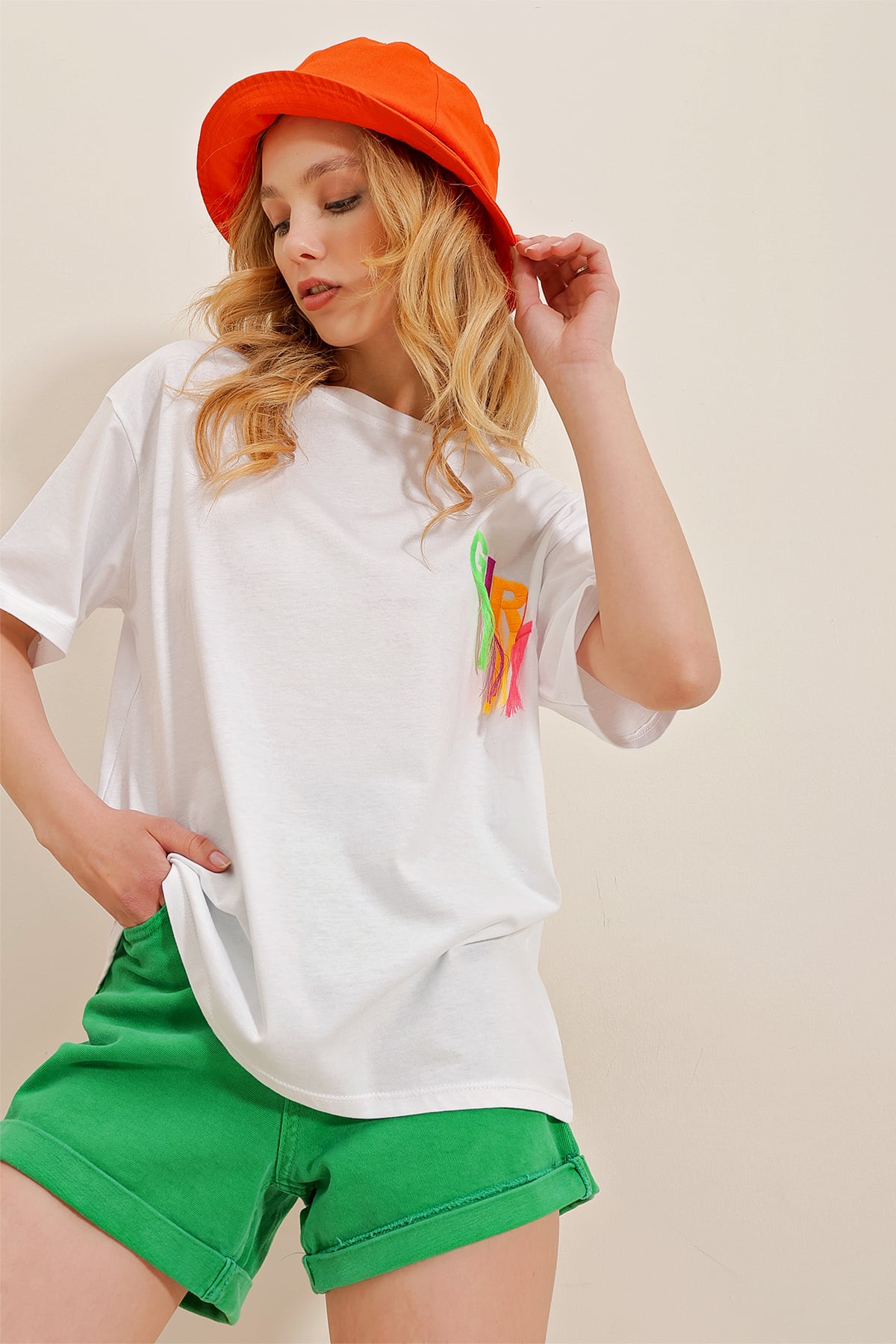 Bisiklet Yaka Girl Nakış İşlemeli Pamuk T-Shirt - Beyaz
