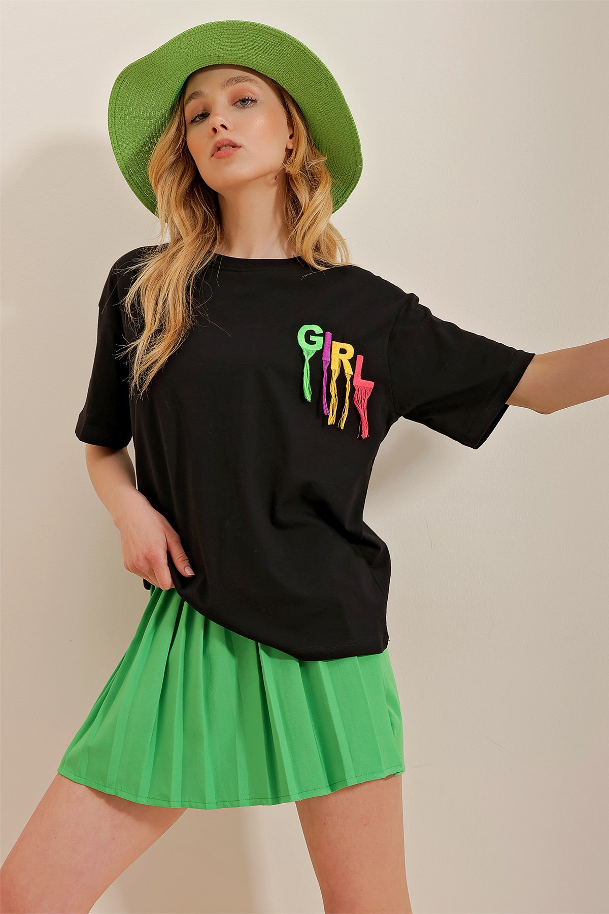 Bisiklet Yaka Girl Nakış İşlemeli Pamuk T-Shirt - Siyah