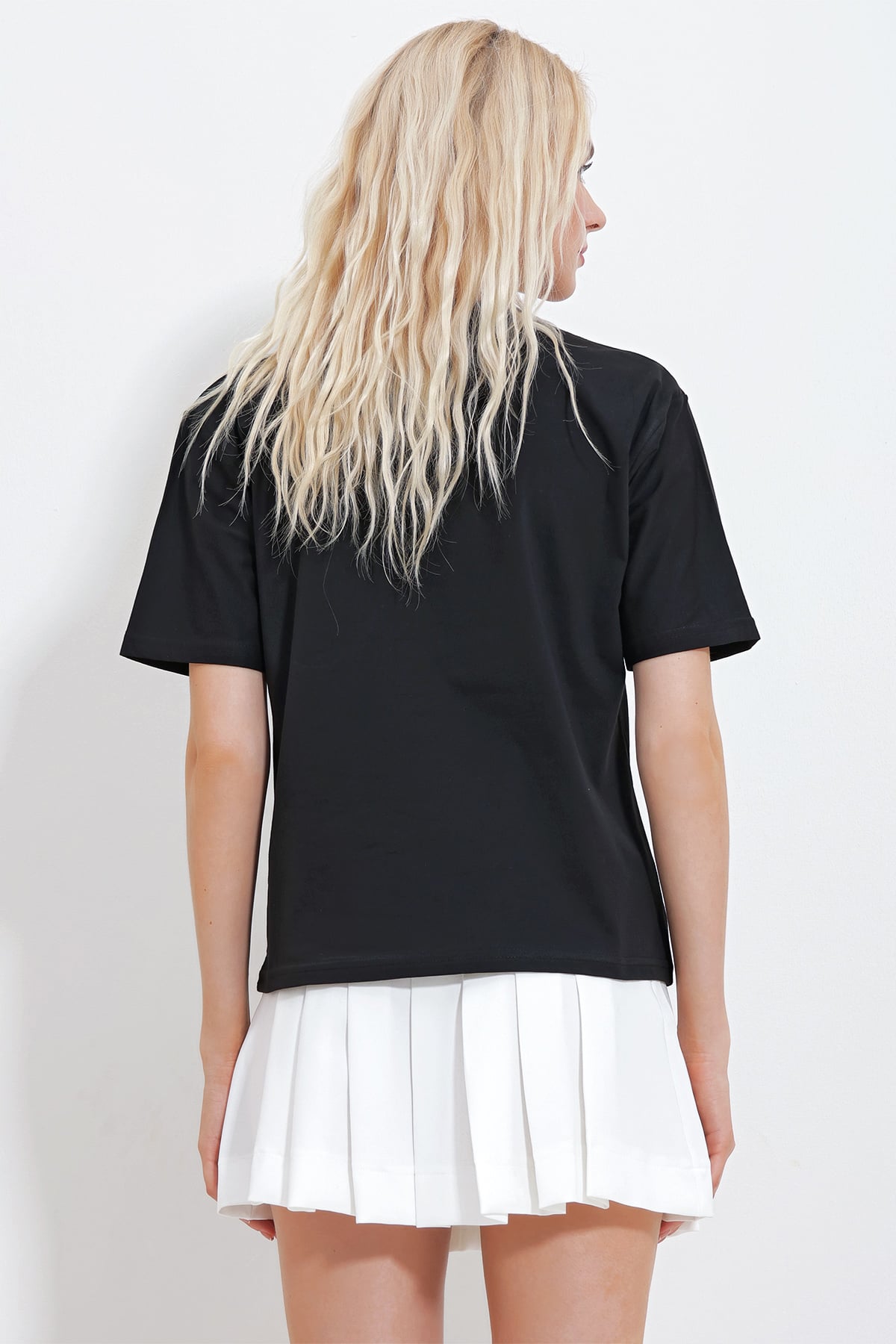 Bisiklet Yaka Güpür Cepli T-Shirt - SİYAH