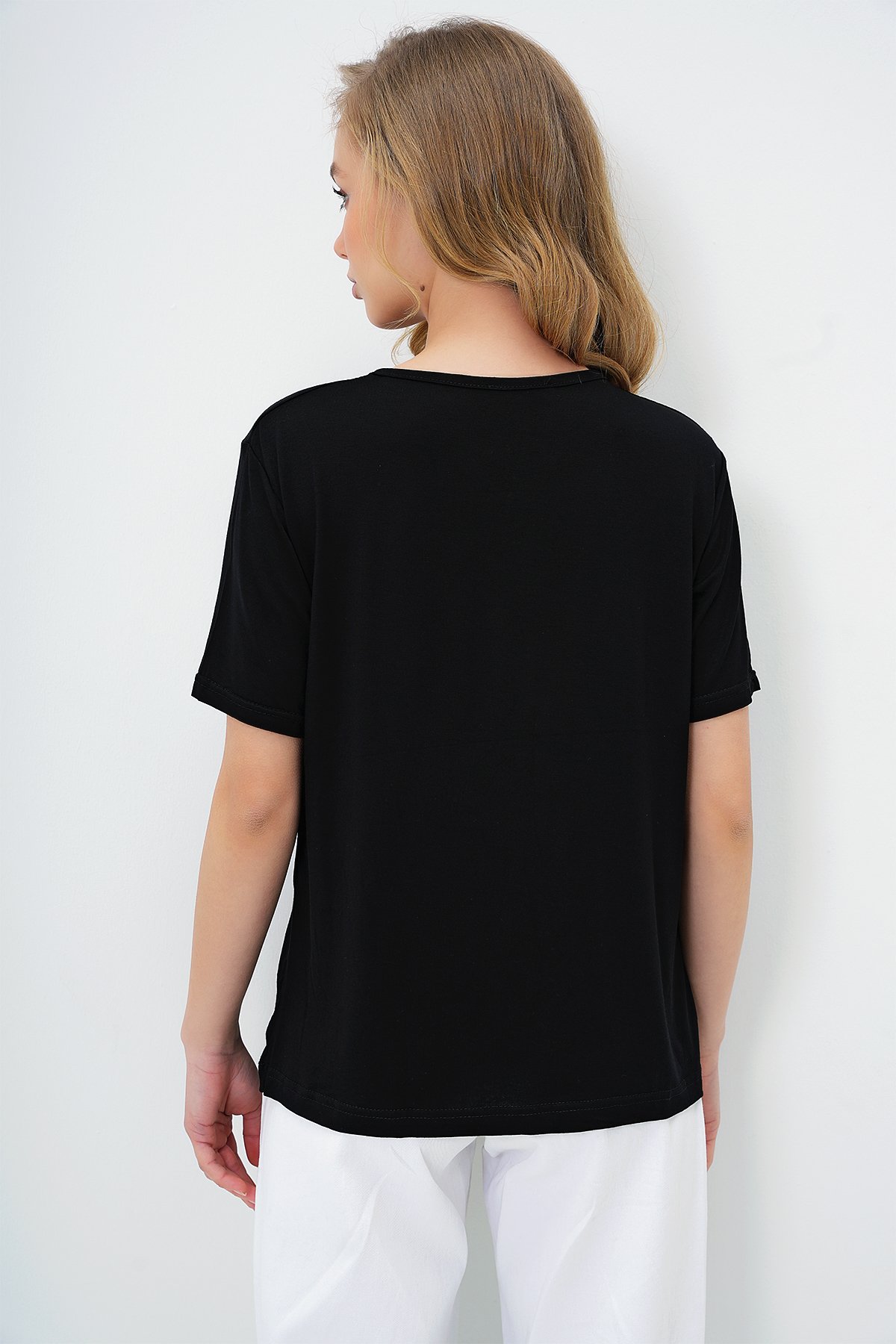 BİSİKLET YAKA HALKA DETAYLI KISA KOL BASİC T-SHIRT - SİYAH