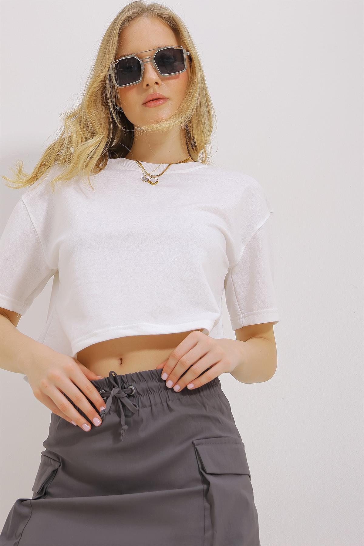 Bisiklet Yaka İki İplik Crop Basic T-Shirt - Beyaz
