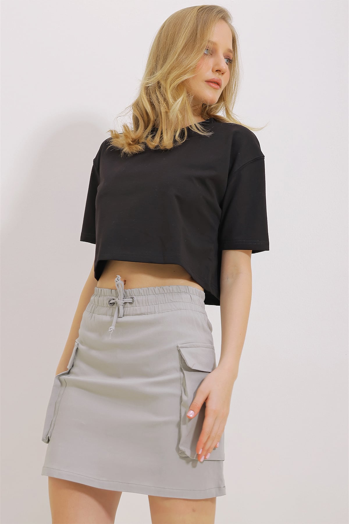 Bisiklet Yaka İki İplik Crop Basic T-Shirt - Siyah