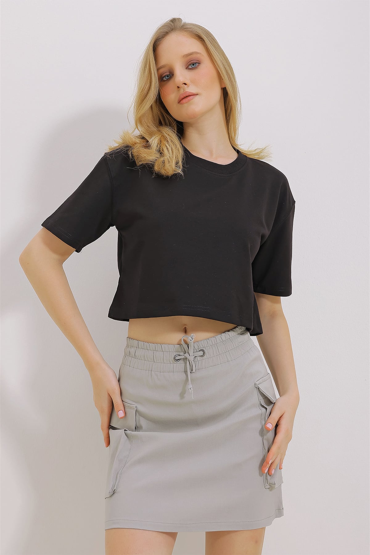 Bisiklet Yaka İki İplik Crop Basic T-Shirt - Siyah