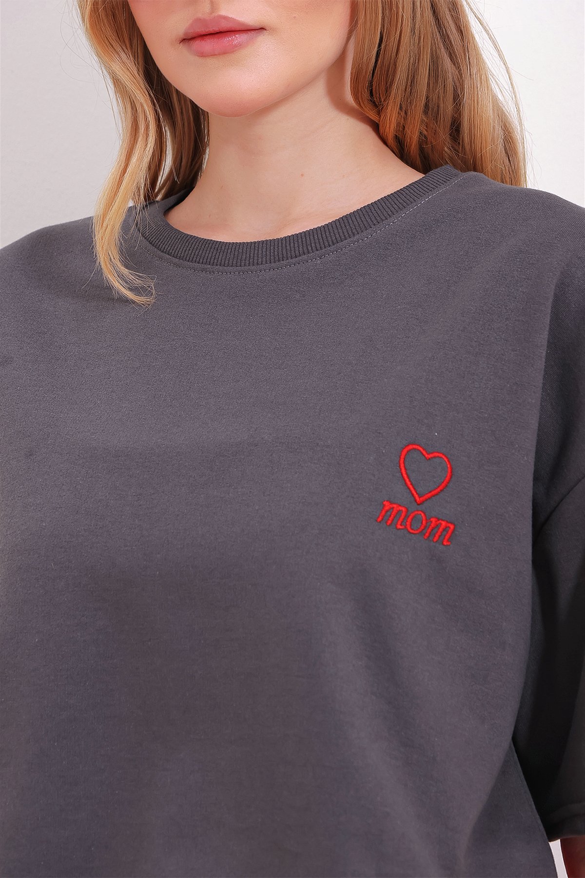 Bisiklet Yaka İki İplik Mom Nakışlı T-Shirt - Antrasit