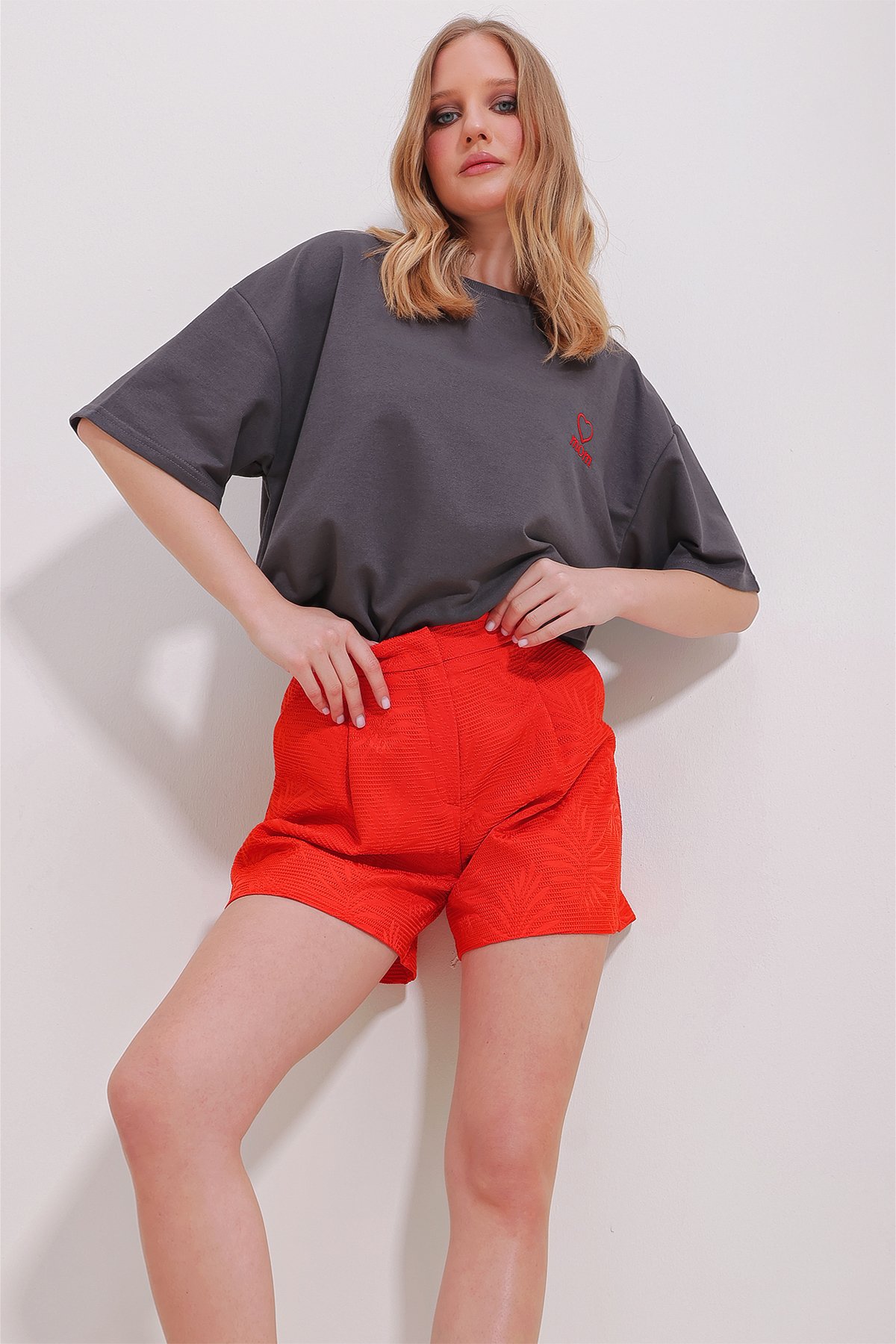 Bisiklet Yaka İki İplik Mom Nakışlı T-Shirt - Antrasit