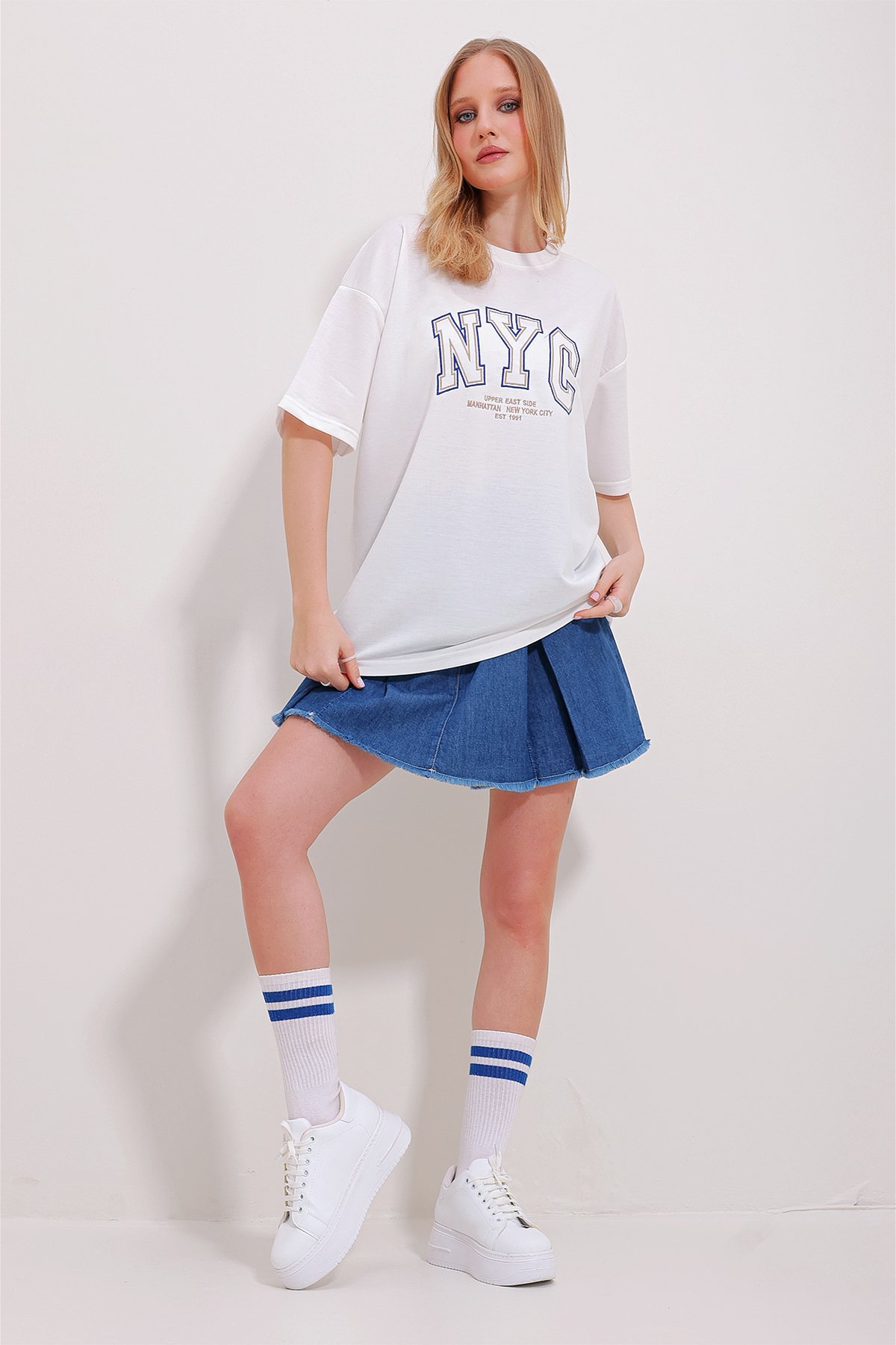 Bisiklet Yaka İki İplik Nakışlı Oversize Unisex T-Shirt - Beyaz