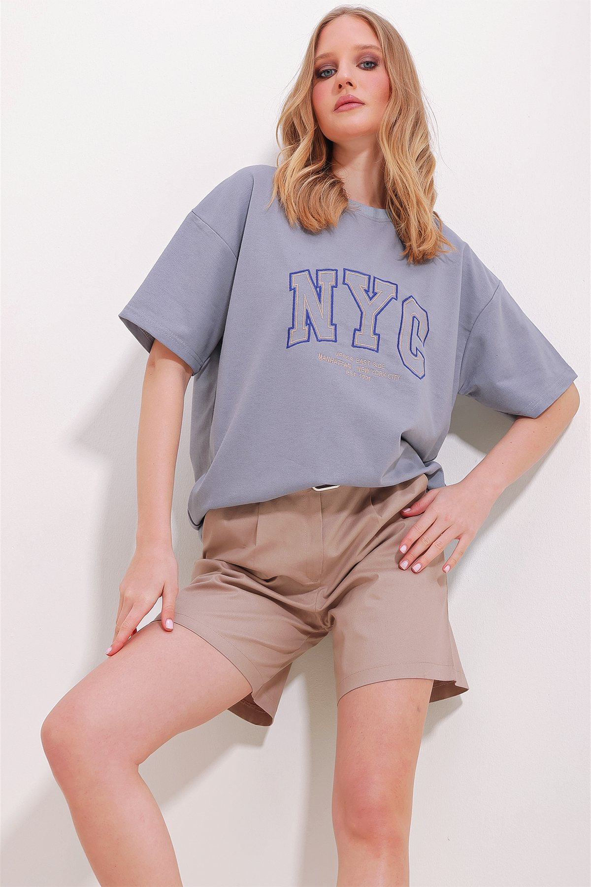 Bisiklet Yaka İki İplik Nakışlı Oversize Unisex T-Shirt - Gri