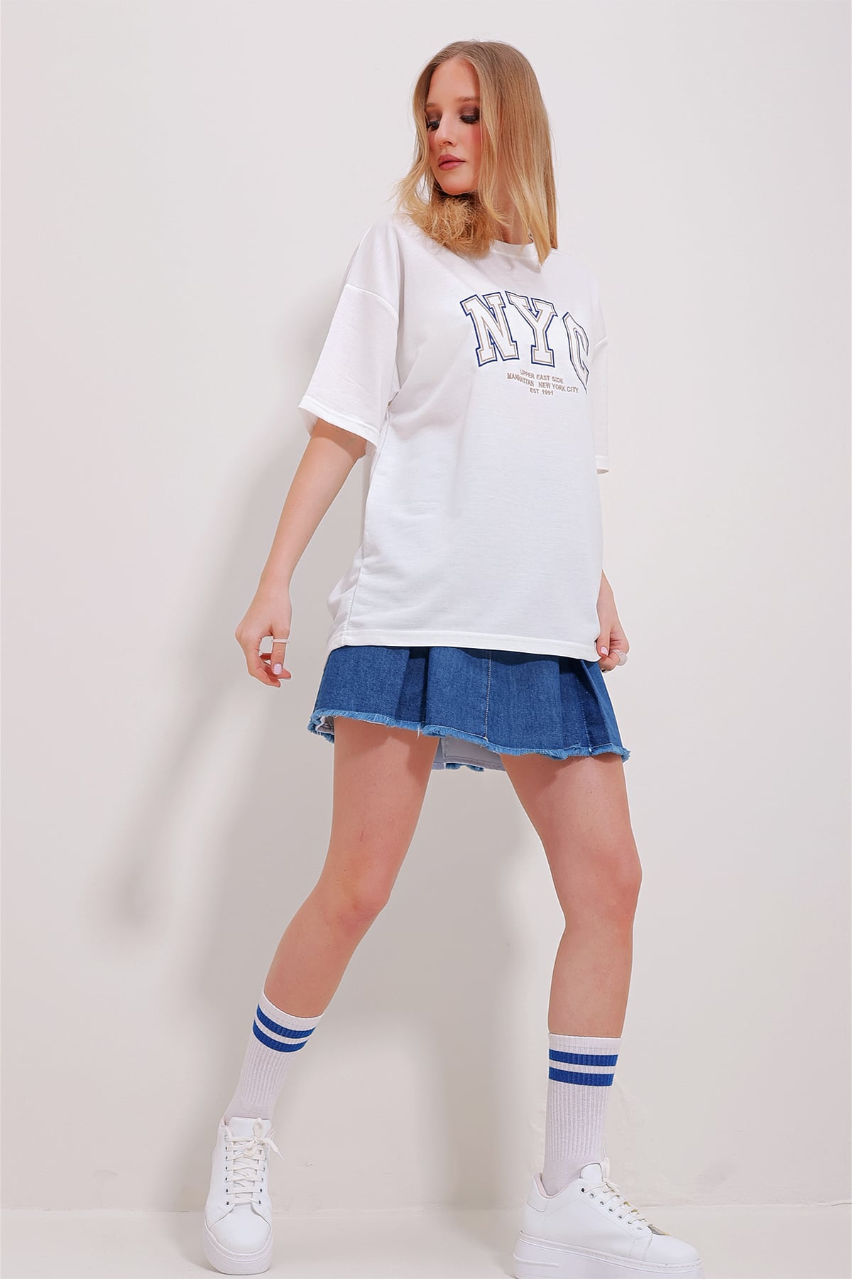 Bisiklet Yaka İki İplik Nakışlı Oversize Unisex T-Shirt - Beyaz